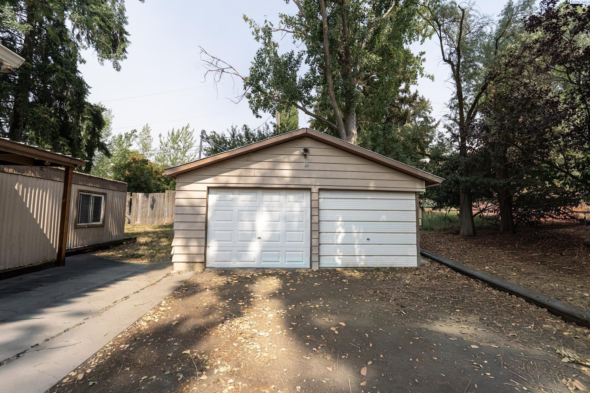 Photo 3 of Sale Pending at 305 N G St, Albion, WA 99102 | MLS# PAC295479 | Listing updated on 2026-10-12