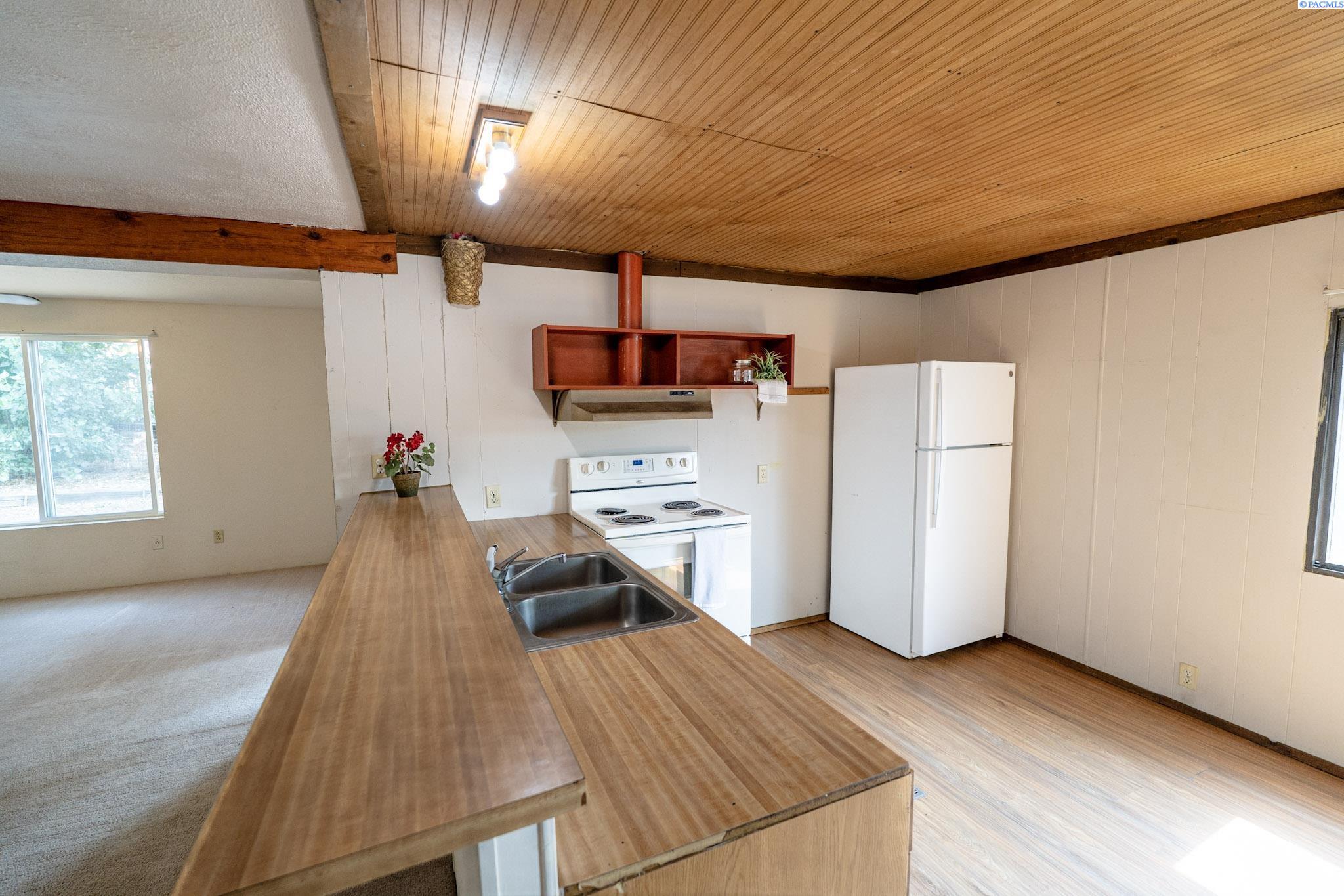 Photo 4 of Sale Pending at 305 N G St, Albion, WA 99102 | MLS# PAC295479 | Listing updated on 2026-10-12