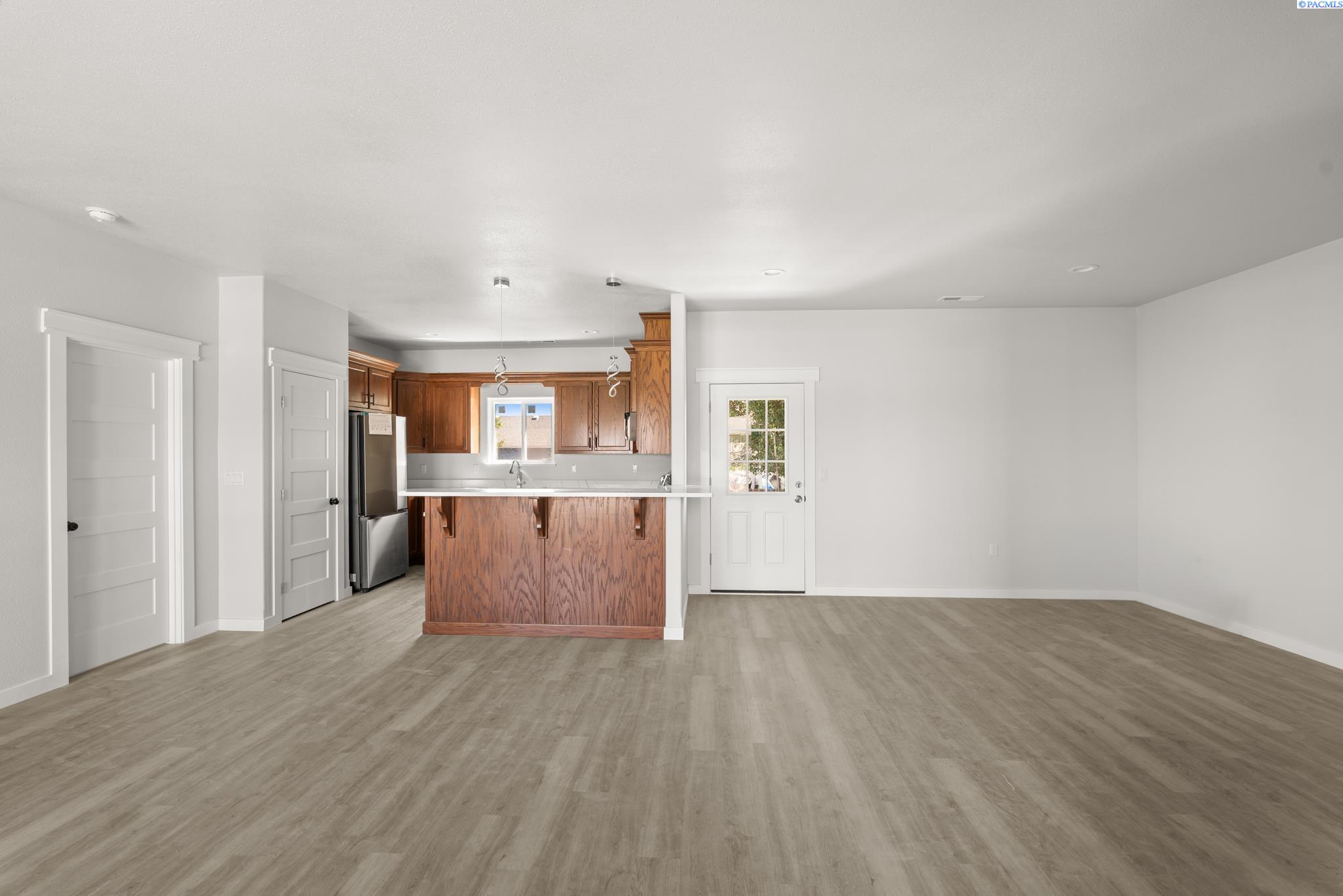 Photo 3 of Single family home for sale at 304 Victoria St, Sunnyside, WA 98944 | MLS# PAC295513 | Listing updated on 2026-10-10