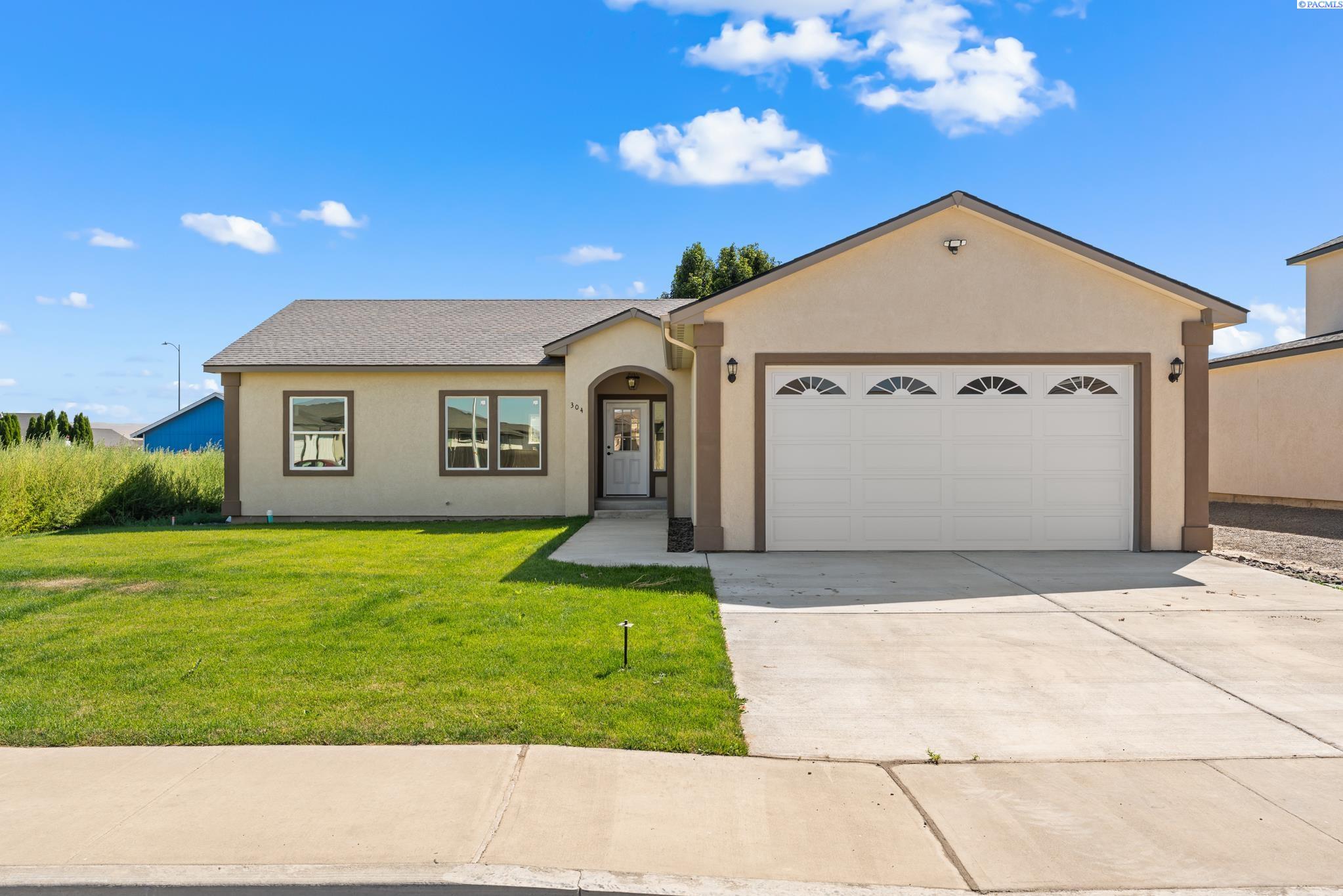Photo 1 of Single family home for sale at 304 Victoria St, Sunnyside, WA 98944 | MLS# PAC295513 | Listing updated on 2026-10-10