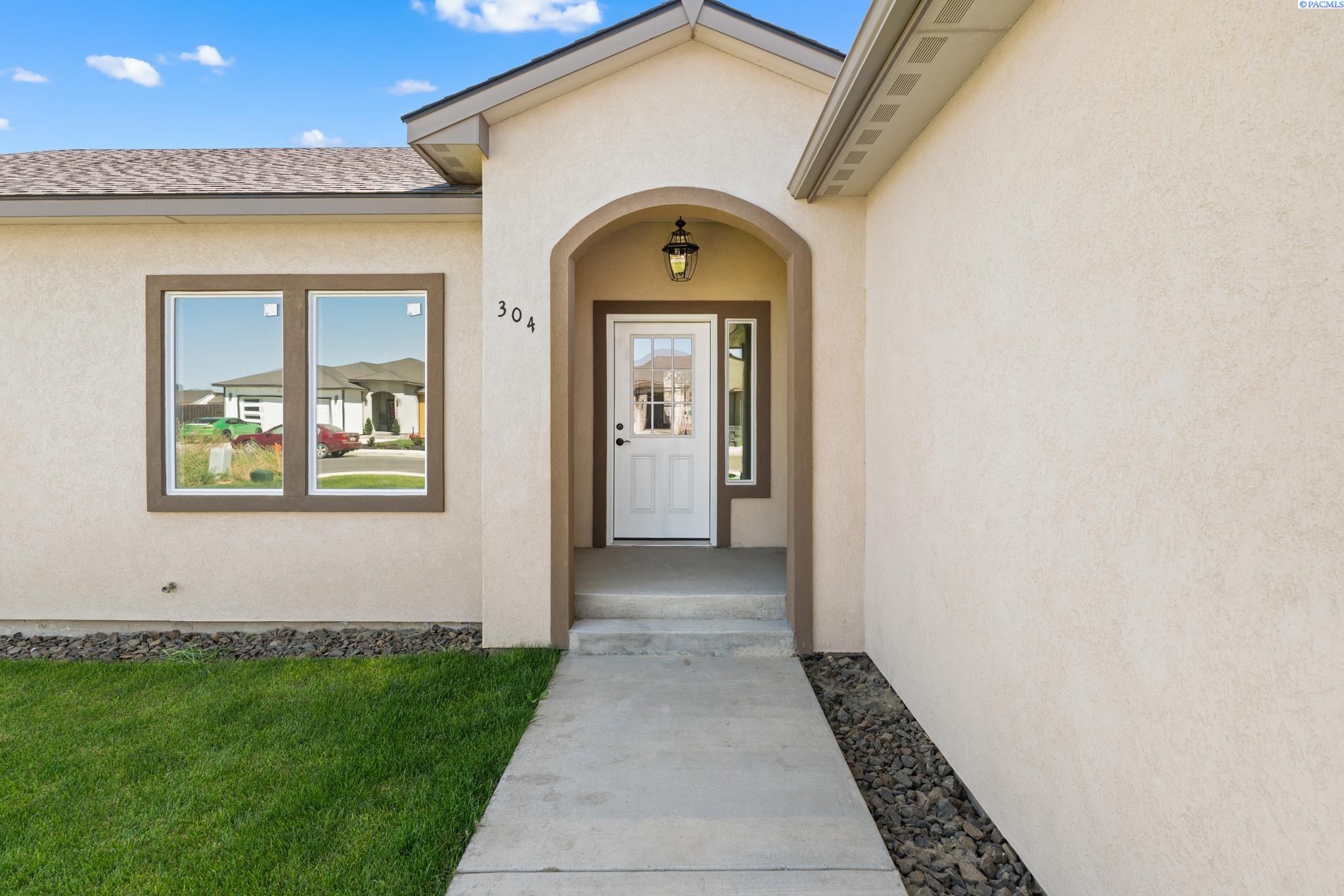 Photo 3 of Single family home for sale at 304 Victoria St, Sunnyside, WA 98944 | MLS# PAC295513 | Listing updated on 2026-10-10