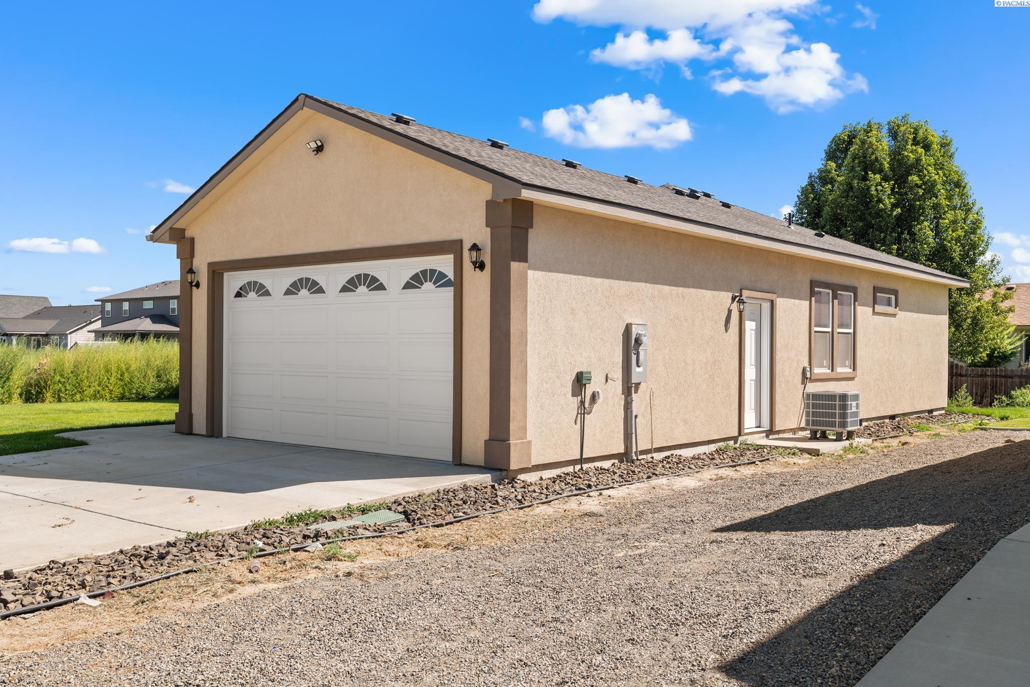 Photo 2 of Single family home for sale at 304 Victoria St, Sunnyside, WA 98944 | MLS# PAC295513 | Listing updated on 2026-10-10