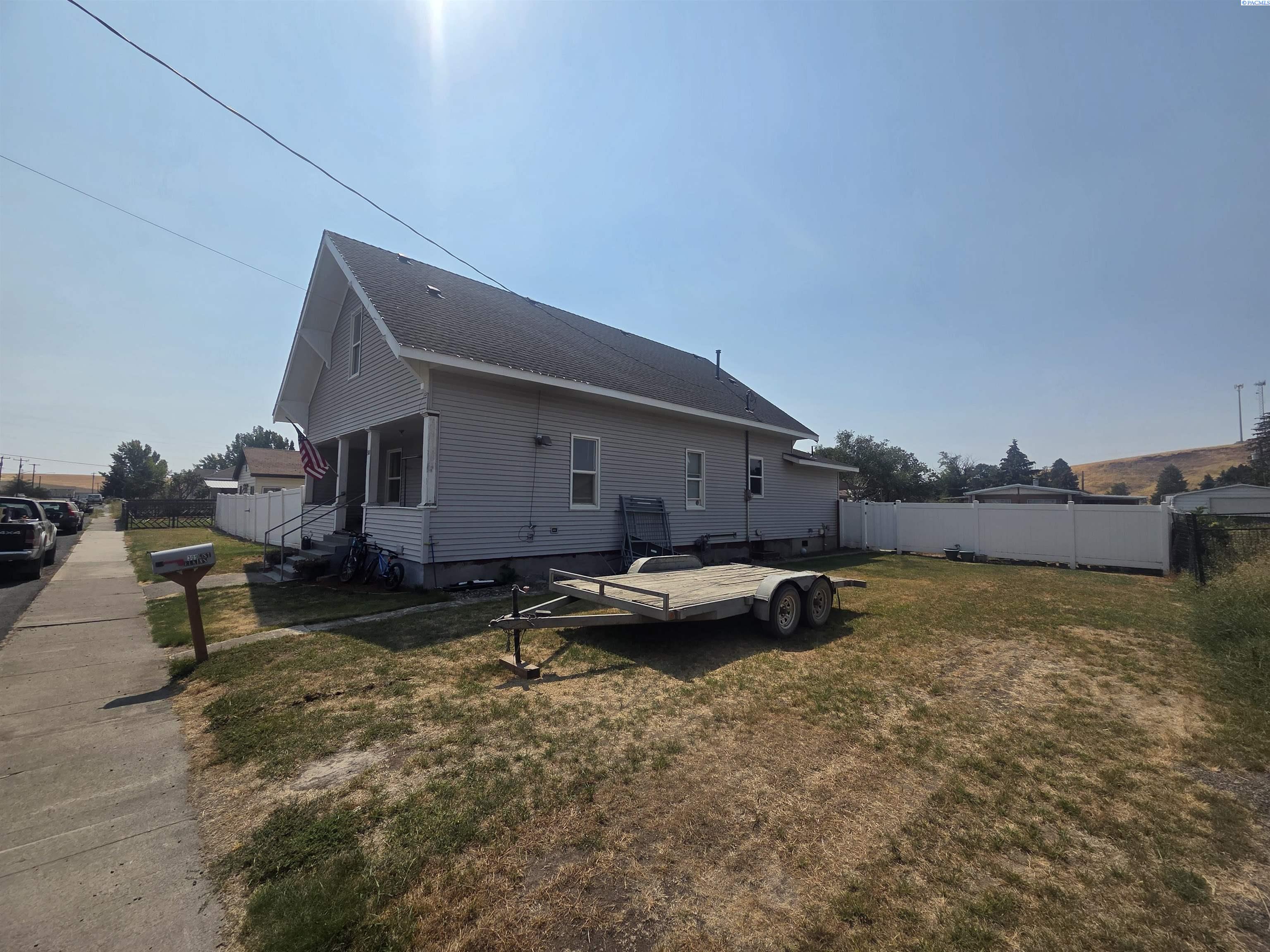 Photo 3 of Single family home for sale at 309 G St, Endicott, WA 99125 | MLS# PAC295515 | Listing updated on 2026-09-28