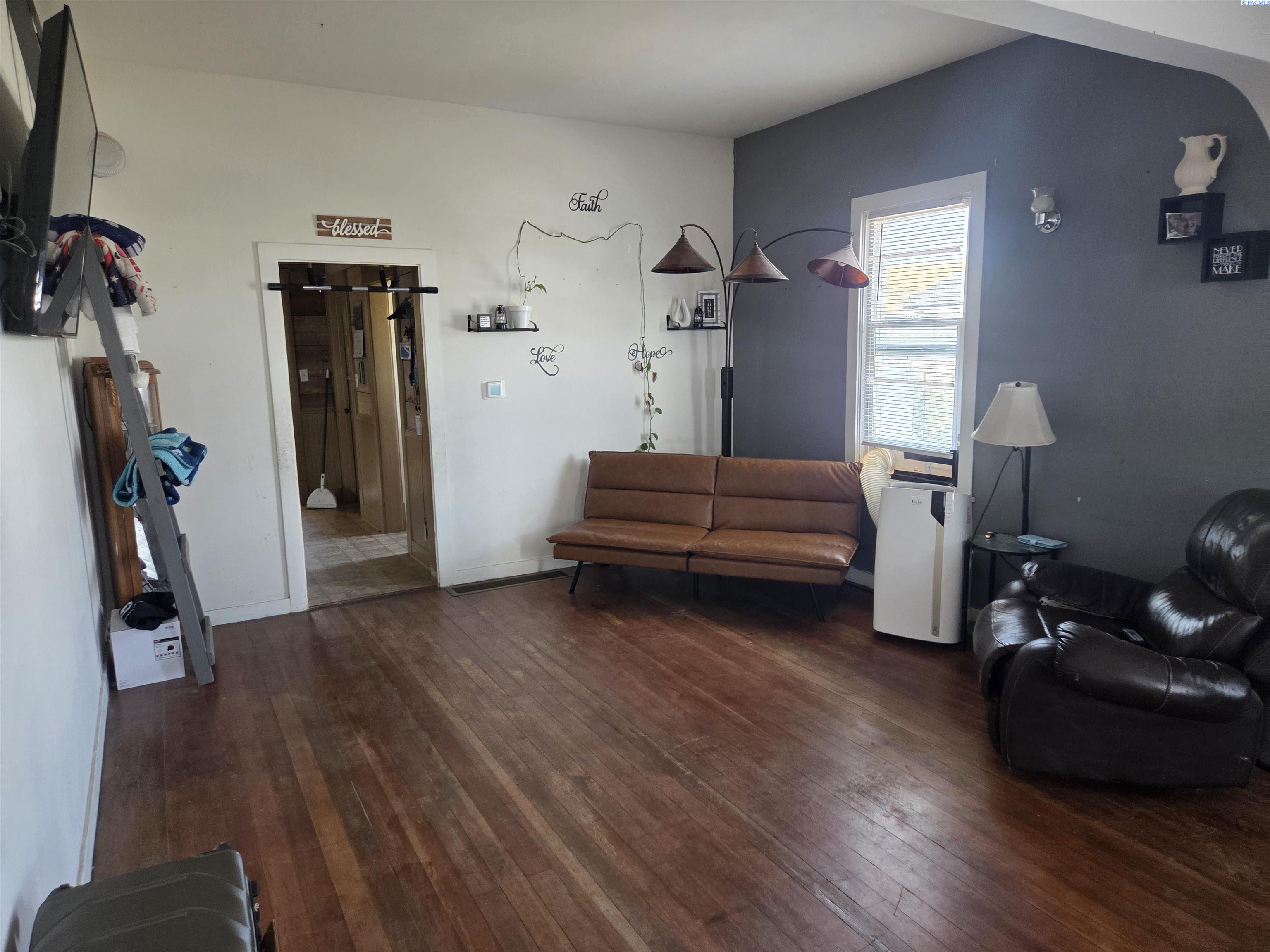 Photo 4 of Single family home for sale at 309 G St, Endicott, WA 99125 | MLS# PAC295515 | Listing updated on 2026-09-28
