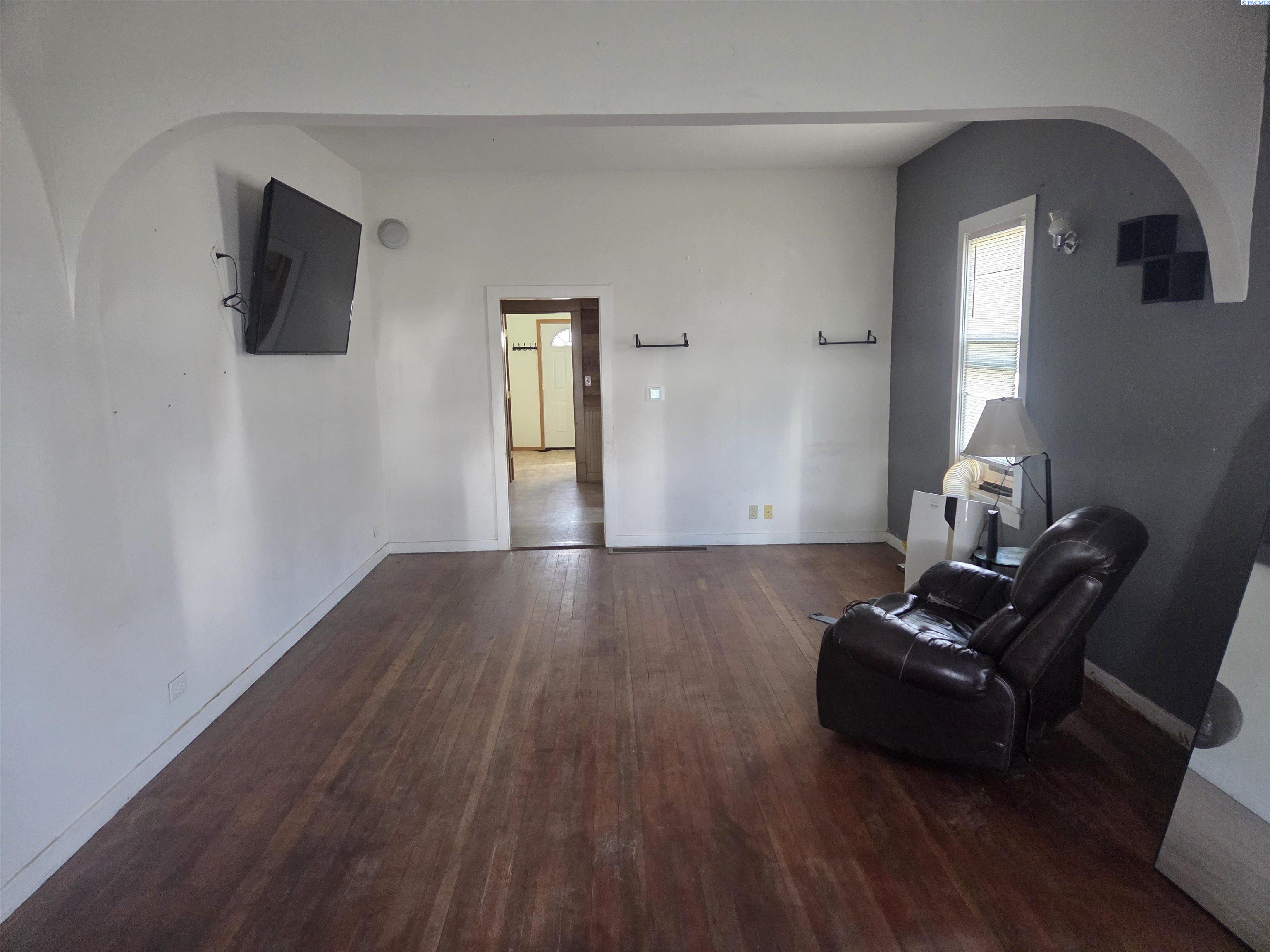 Photo 3 of Single family home for sale at 309 G St, Endicott, WA 99125 | MLS# PAC295515 | Listing updated on 2026-09-28