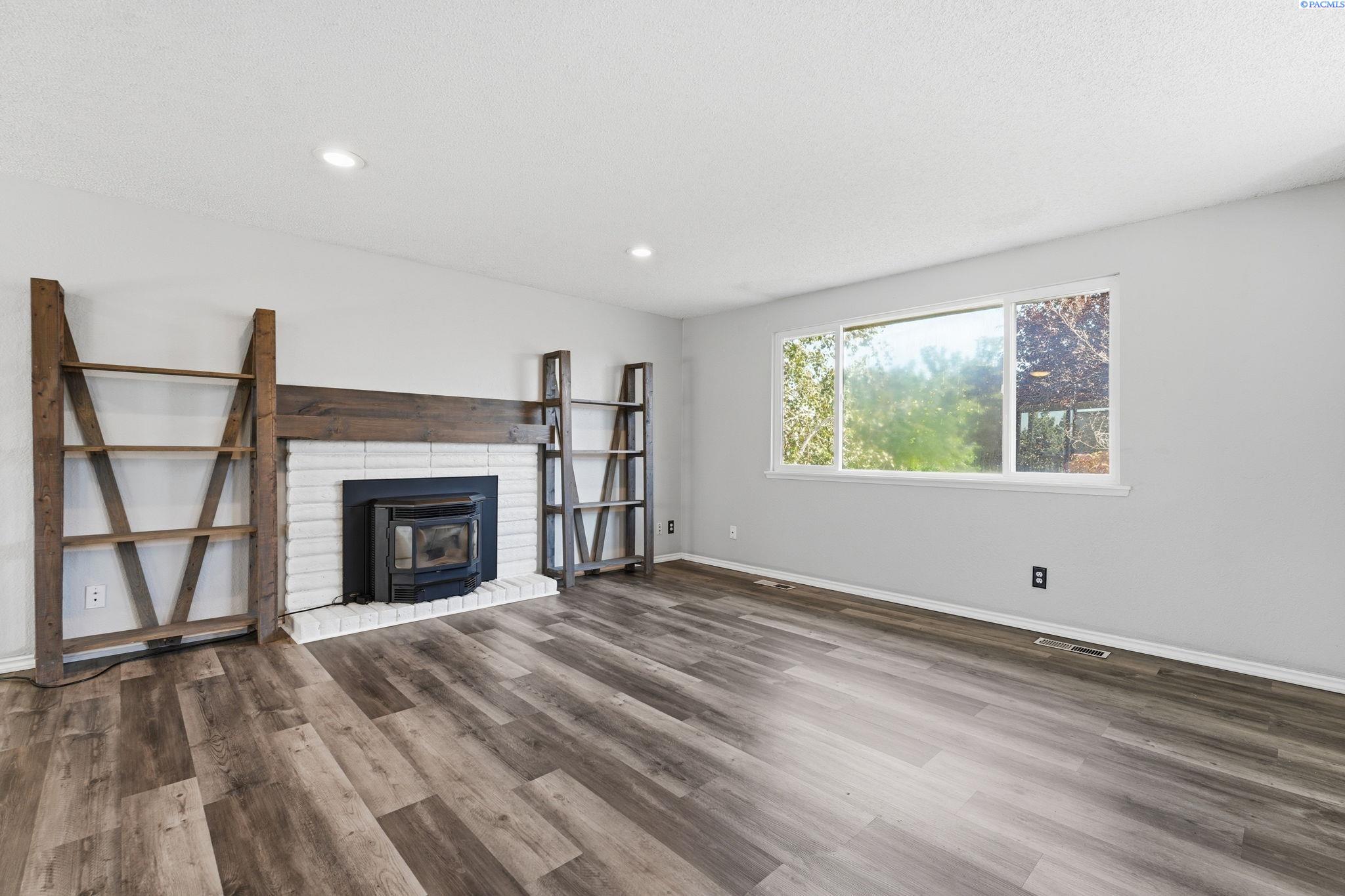 Photo 4 of Single family home for sale at 1610 Teal Ct, West Richland, WA 99353 | MLS# PAC295517 | Listing updated on 2026-10-01