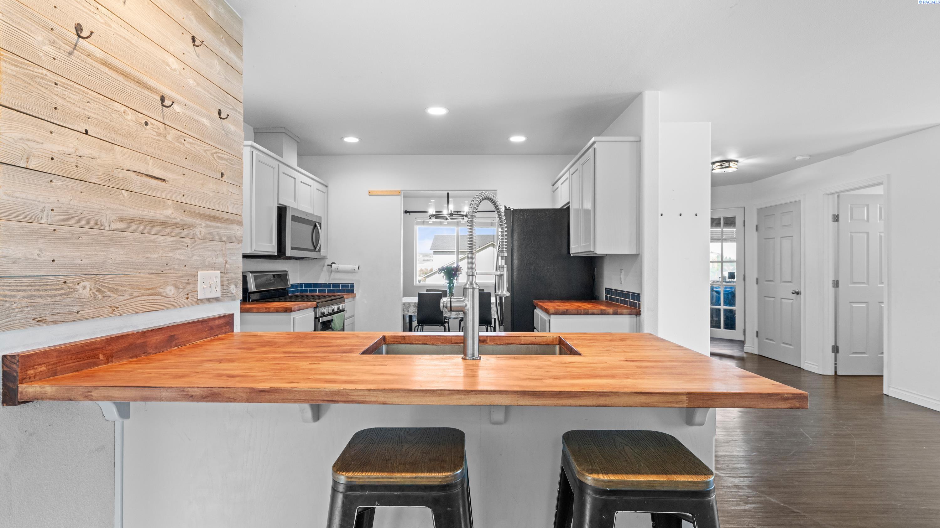 Photo 4 of Single family home for sale at 1542 NE 12th Street, Benton City, WA 99320 | MLS# PAC295530 | Listing updated on 2026-09-29