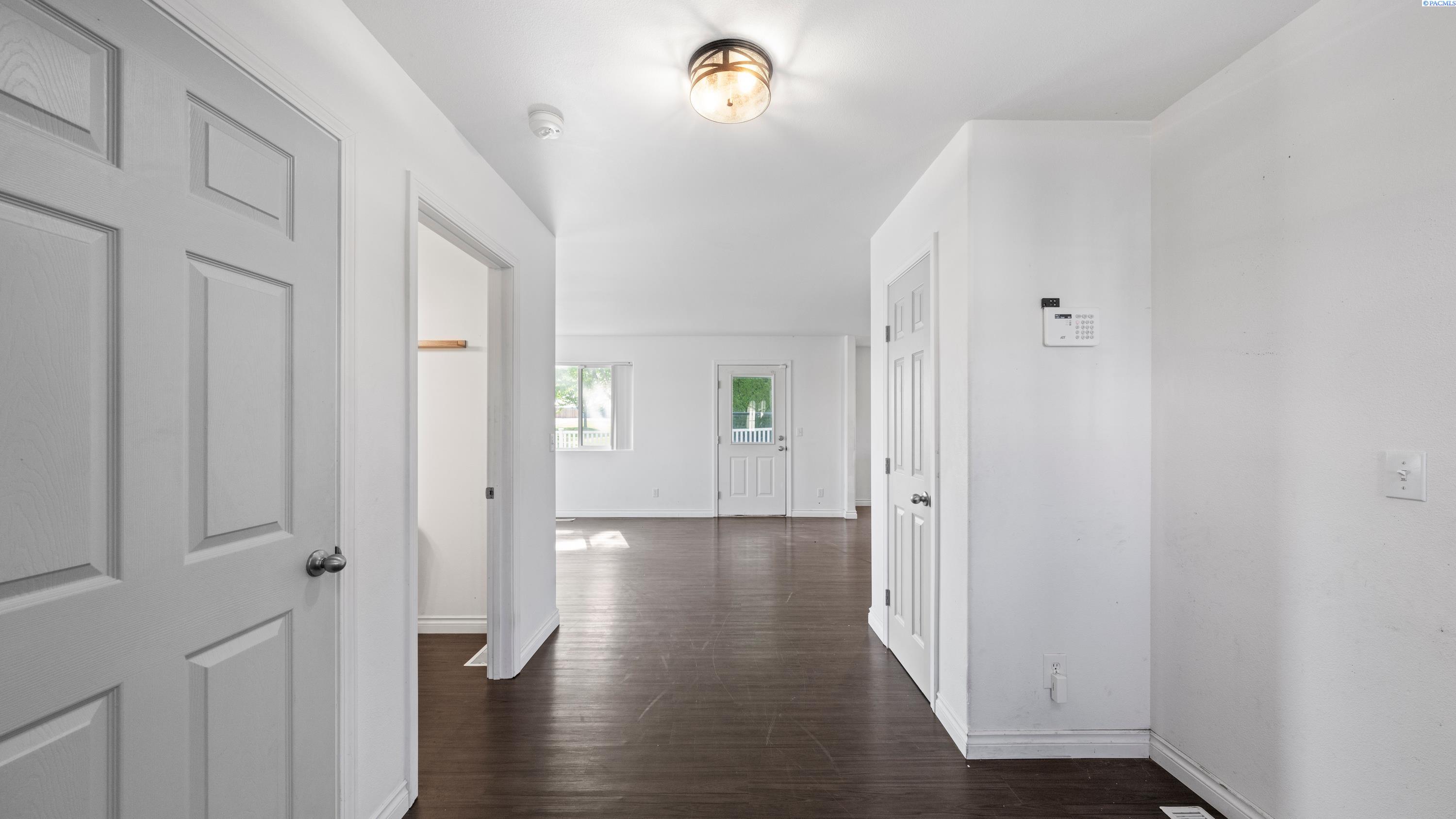 Photo 3 of Single family home for sale at 1542 NE 12th Street, Benton City, WA 99320 | MLS# PAC295530 | Listing updated on 2026-09-29
