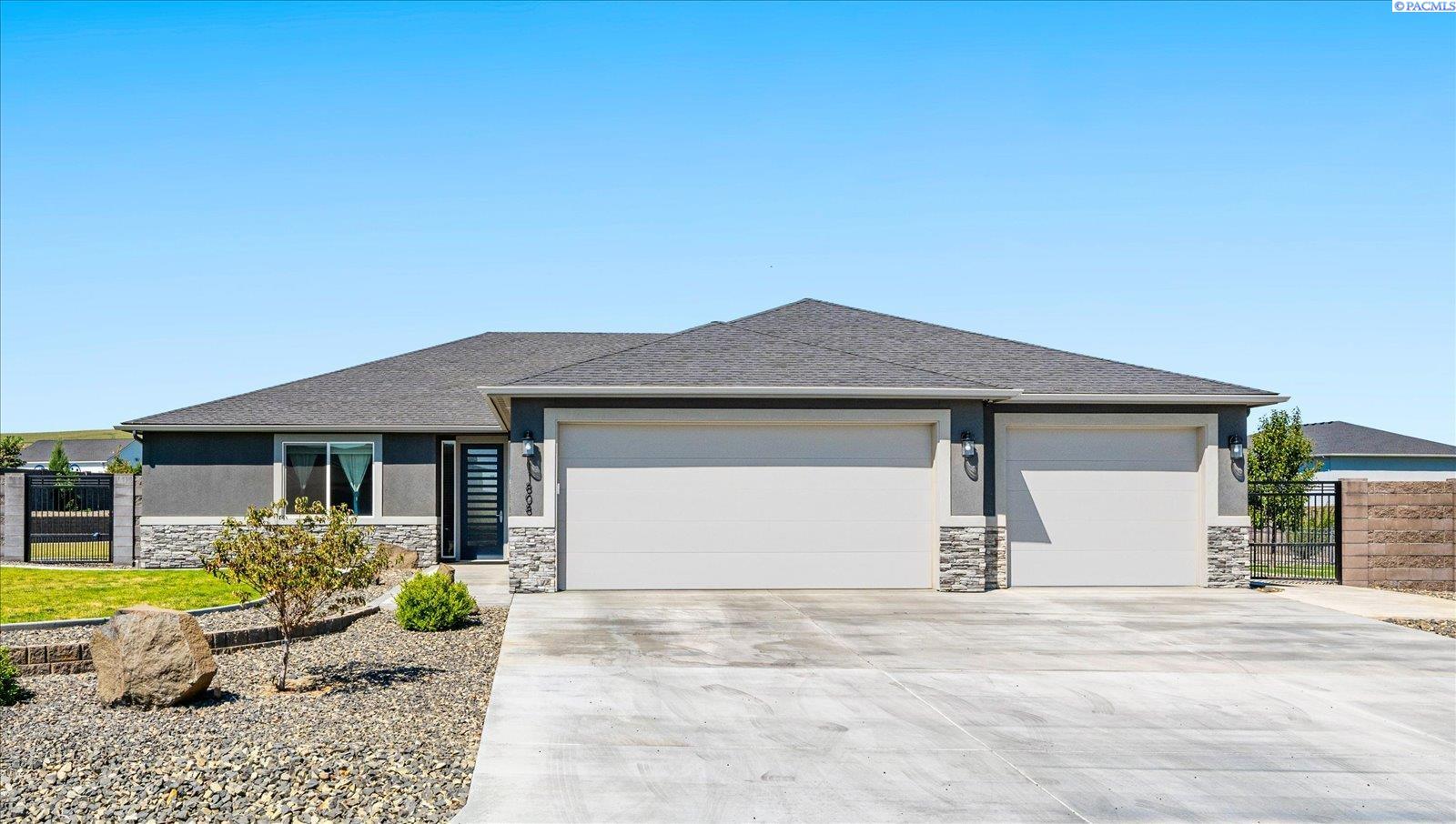 Photo 2 of Single family home for sale at 11808 S Gallop Ln, Kennewick, WA 99338 | MLS# PAC295541 | Listing updated on 2026-09-26