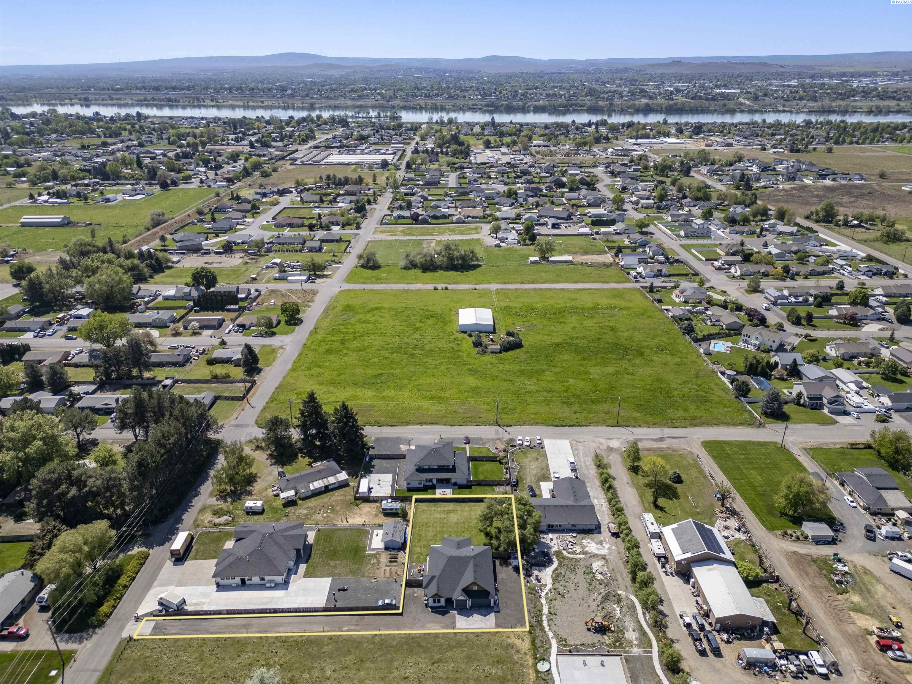 Photo 2 of Single family home for sale at 2520 Road 64, Pasco, WA 99301 | MLS# PAC295593 | Listing updated on 2026-09-30