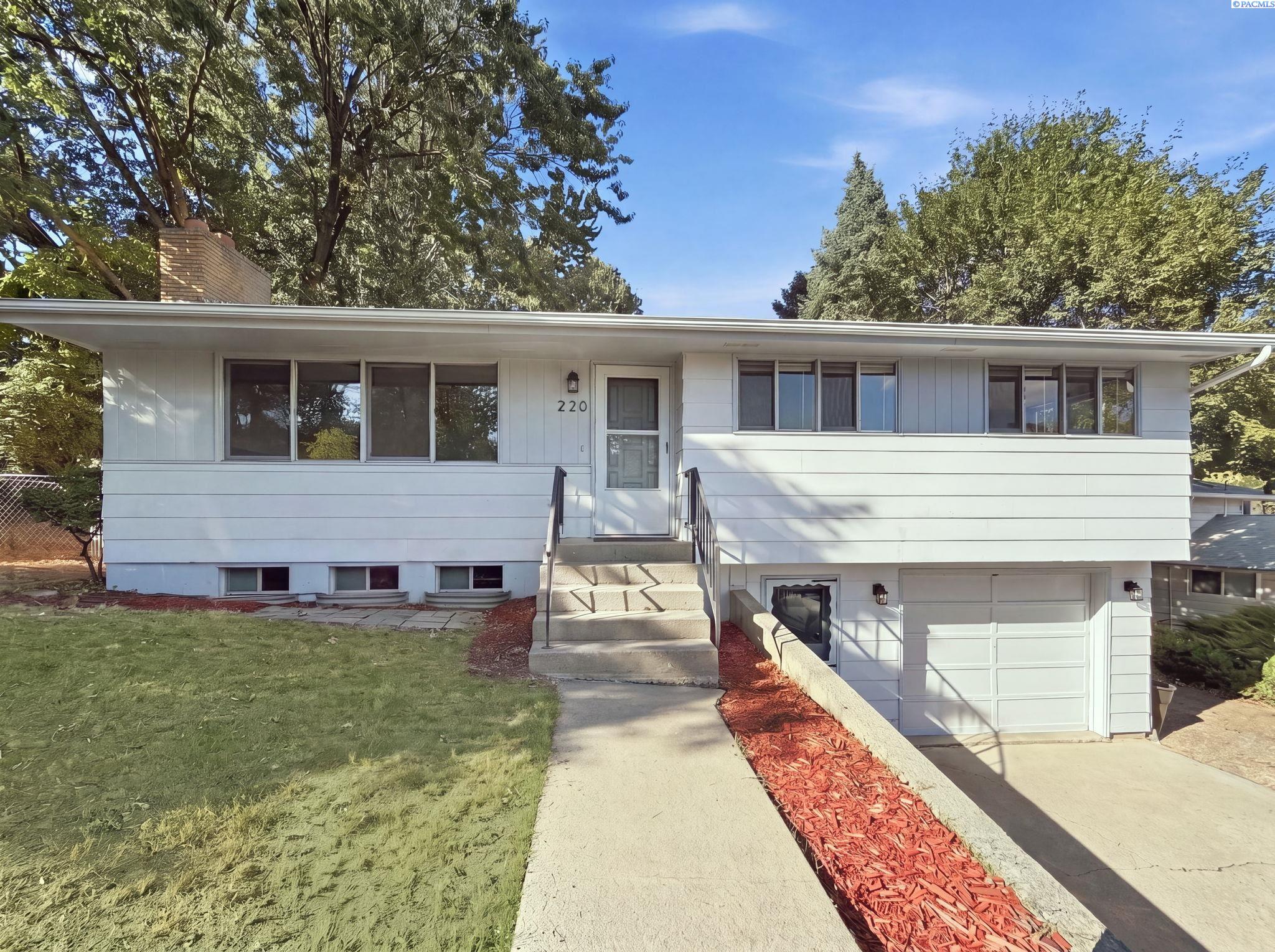Photo 2 of Single family home for sale at 220 Nw Timothy St, Pullman, WA 99163 | MLS# PAC295596 | Listing updated on 2026-09-30