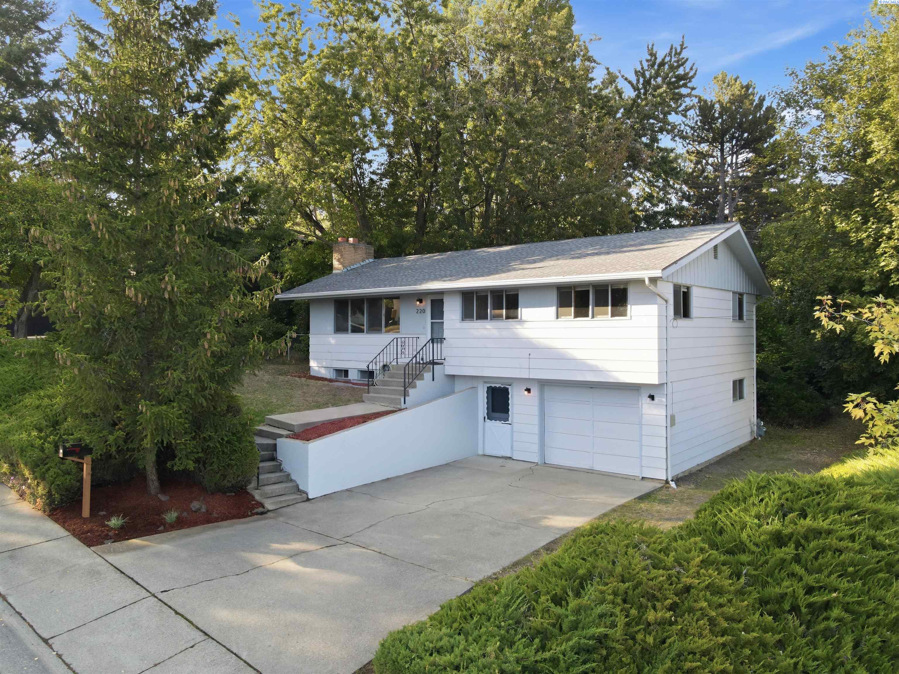 Photo 1 of Single family home for sale at 220 Nw Timothy St, Pullman, WA 99163 | MLS# PAC295596 | Listing updated on 2026-09-30