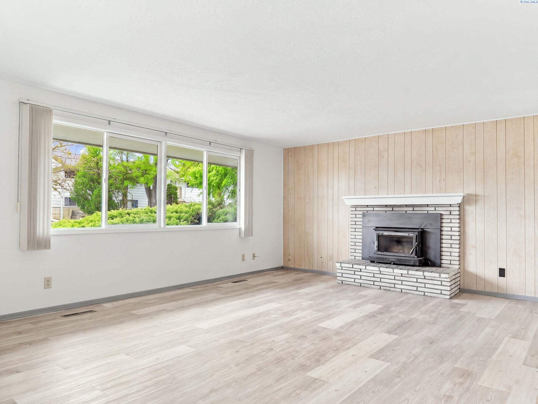 Photo 3 of Single family home for sale at 220 Nw Timothy St, Pullman, WA 99163 | MLS# PAC295596 | Listing updated on 2026-09-30