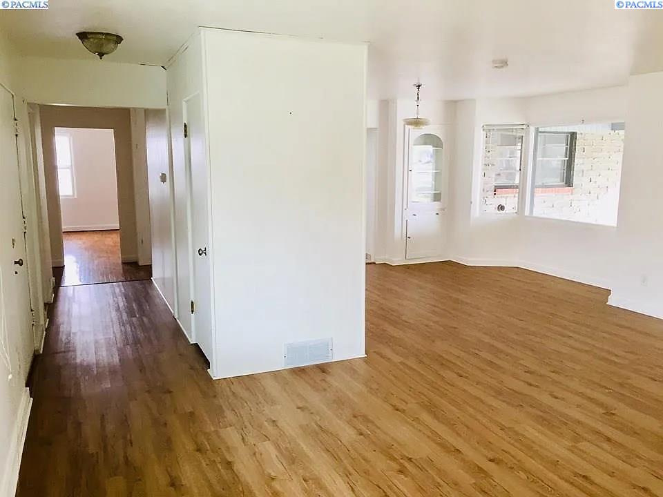 Photo 4 of Single family home for sale at 408 N Volland, Kennewick, WA 99336 | MLS# PAC295597 | Listing updated on 2026-09-21