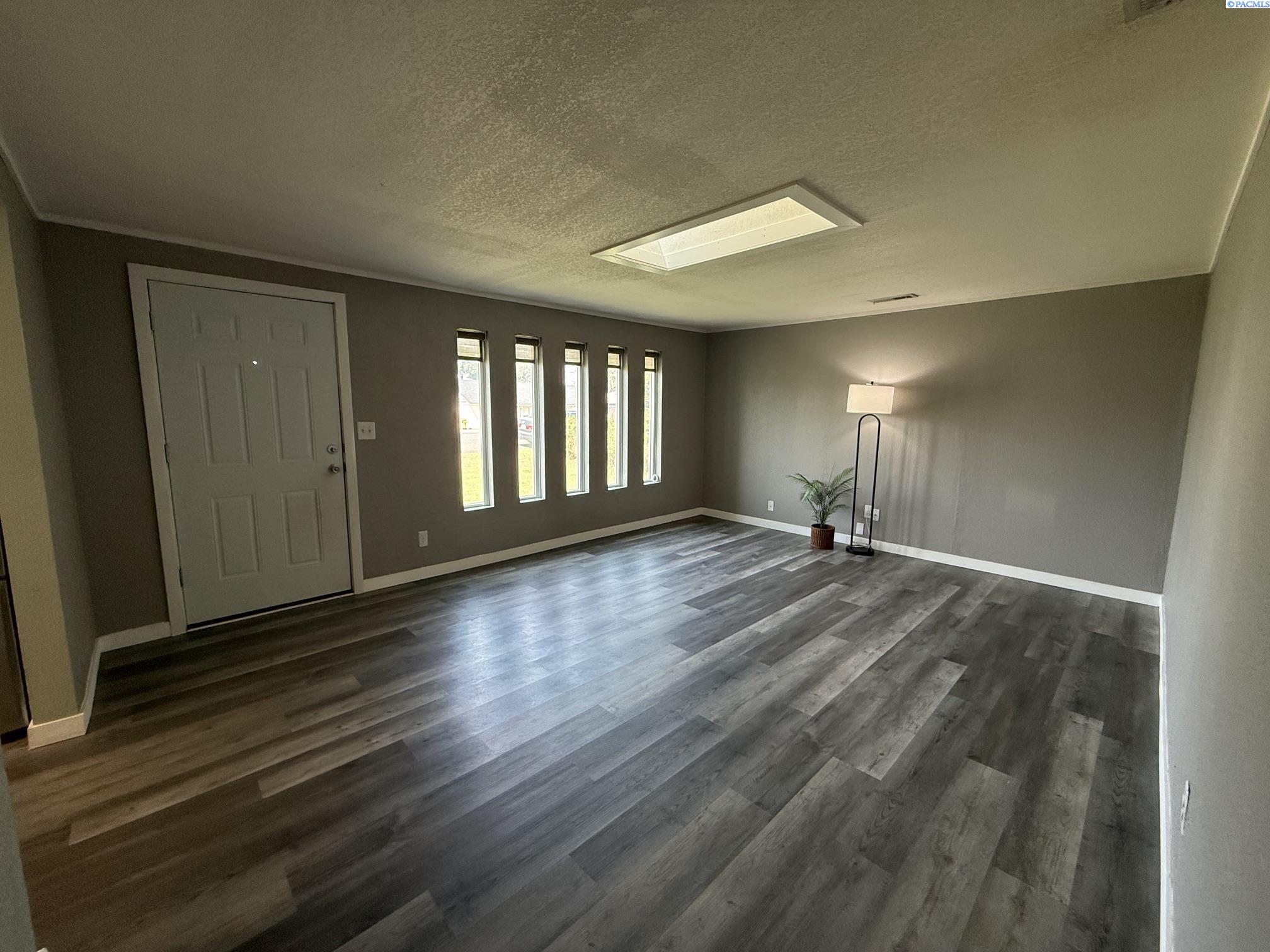 Photo 4 of Single family home for sale at 817 S Garfield St, Kennewick, WA 99336 | MLS# PAC295618 | Listing updated on 2026-10-10