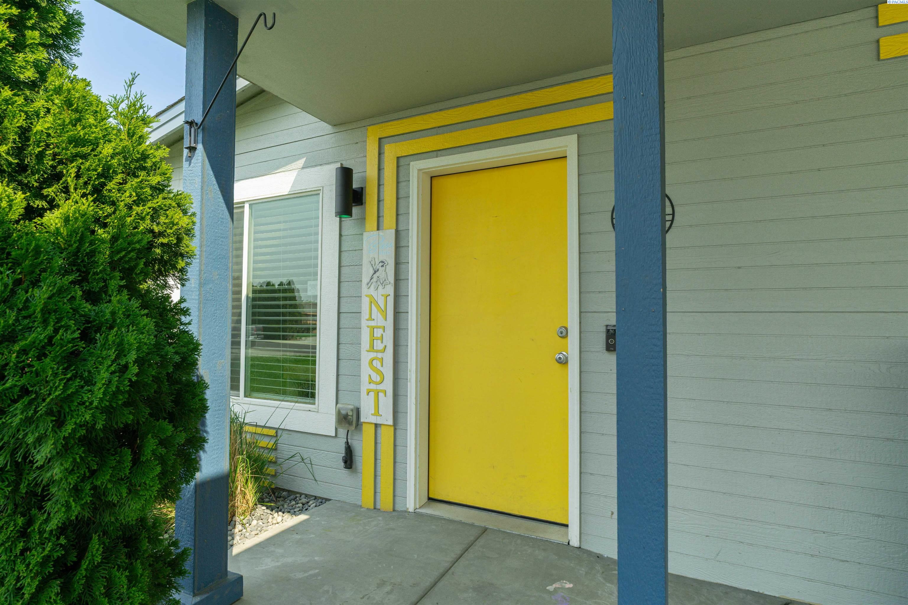 Townhouse for sale at 523 S Cedar Ave, Pasco, WA 99301 | MLS# PAC295636