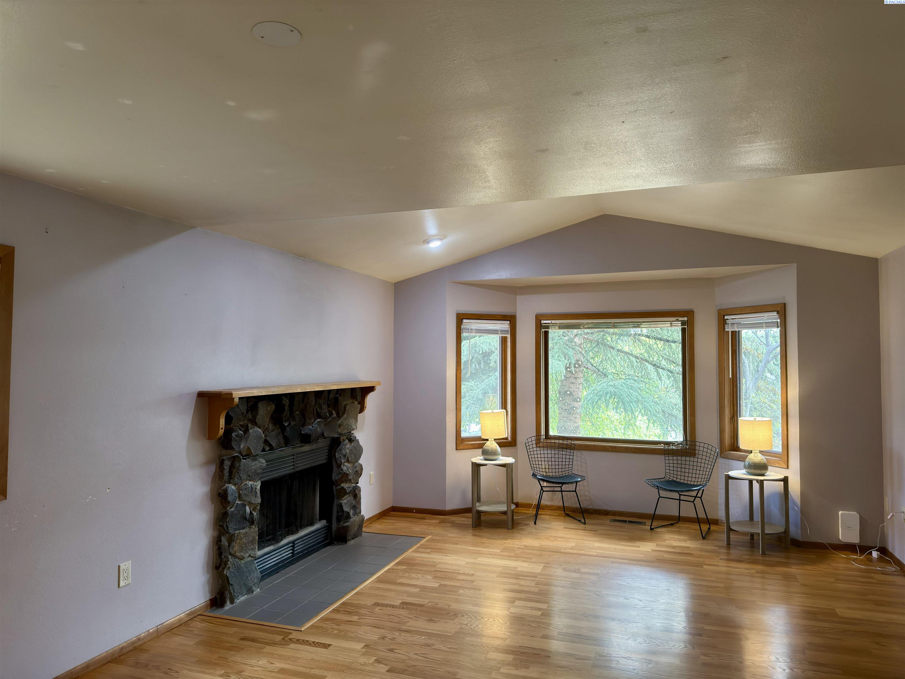 Photo 3 of Single family home for sale at 835 Se Lori Ct, Pullman, WA 99163 | MLS# PAC295638 | Listing updated on 2026-09-26