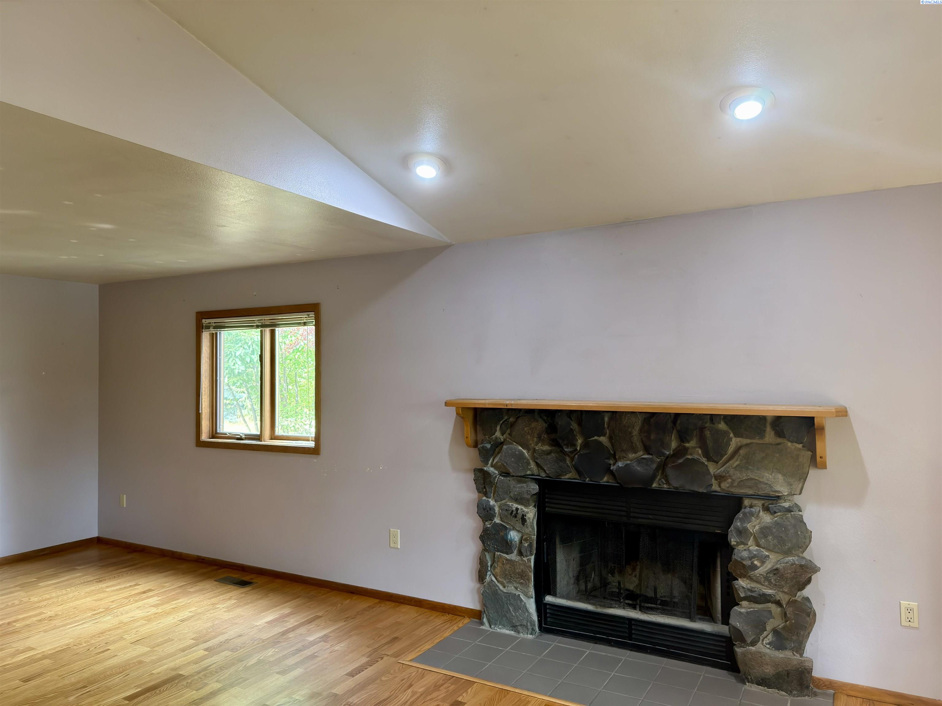 Photo 3 of Single family home for sale at 835 SE Lori Ct, Pullman, WA 99163 | MLS# PAC295638 | Listing updated on 2026-09-26