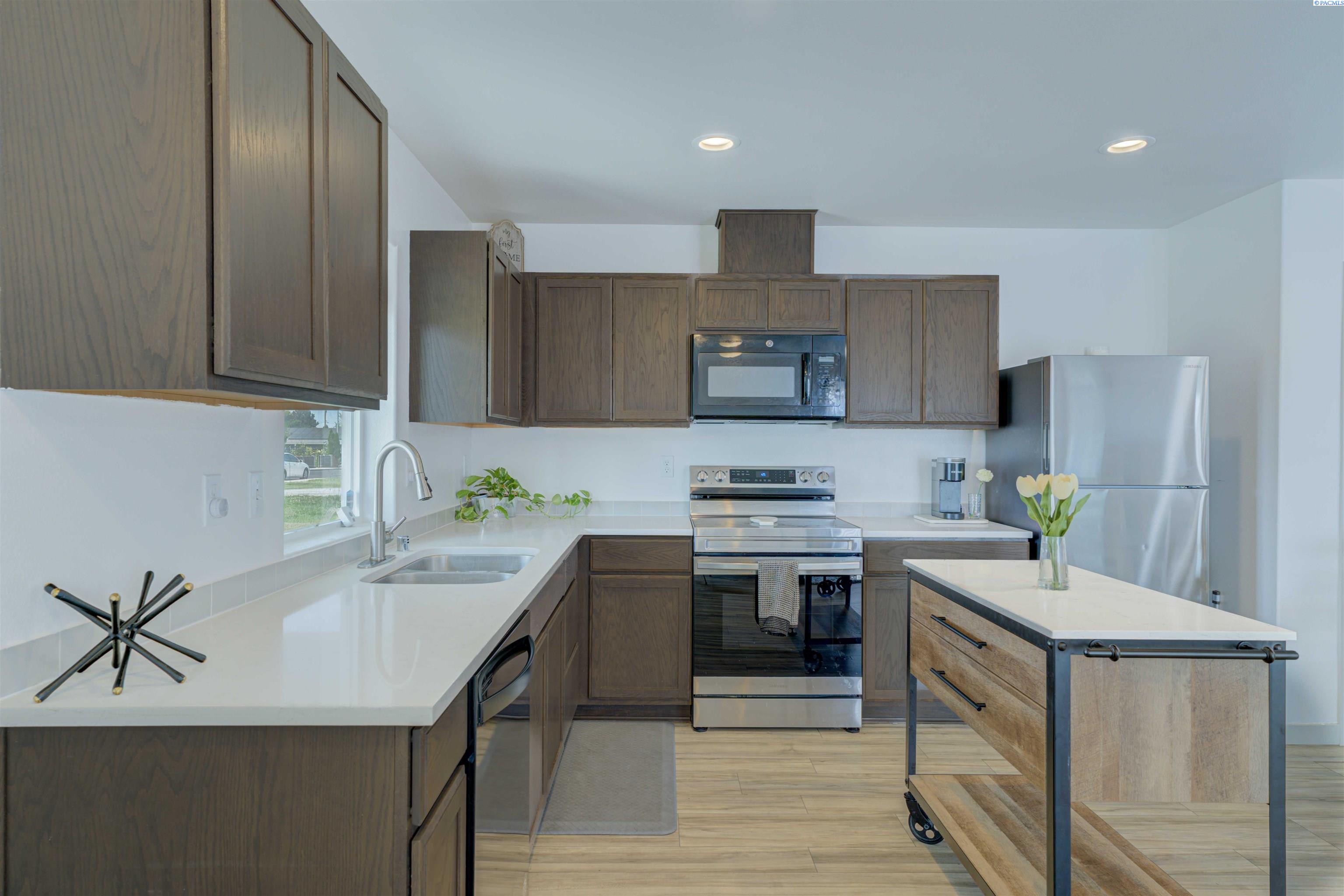Photo 3 of Townhouse for sale at 525 S Cedar Ave, Pasco, WA 99301 | MLS# PAC295643 | Listing updated on 2026-09-17