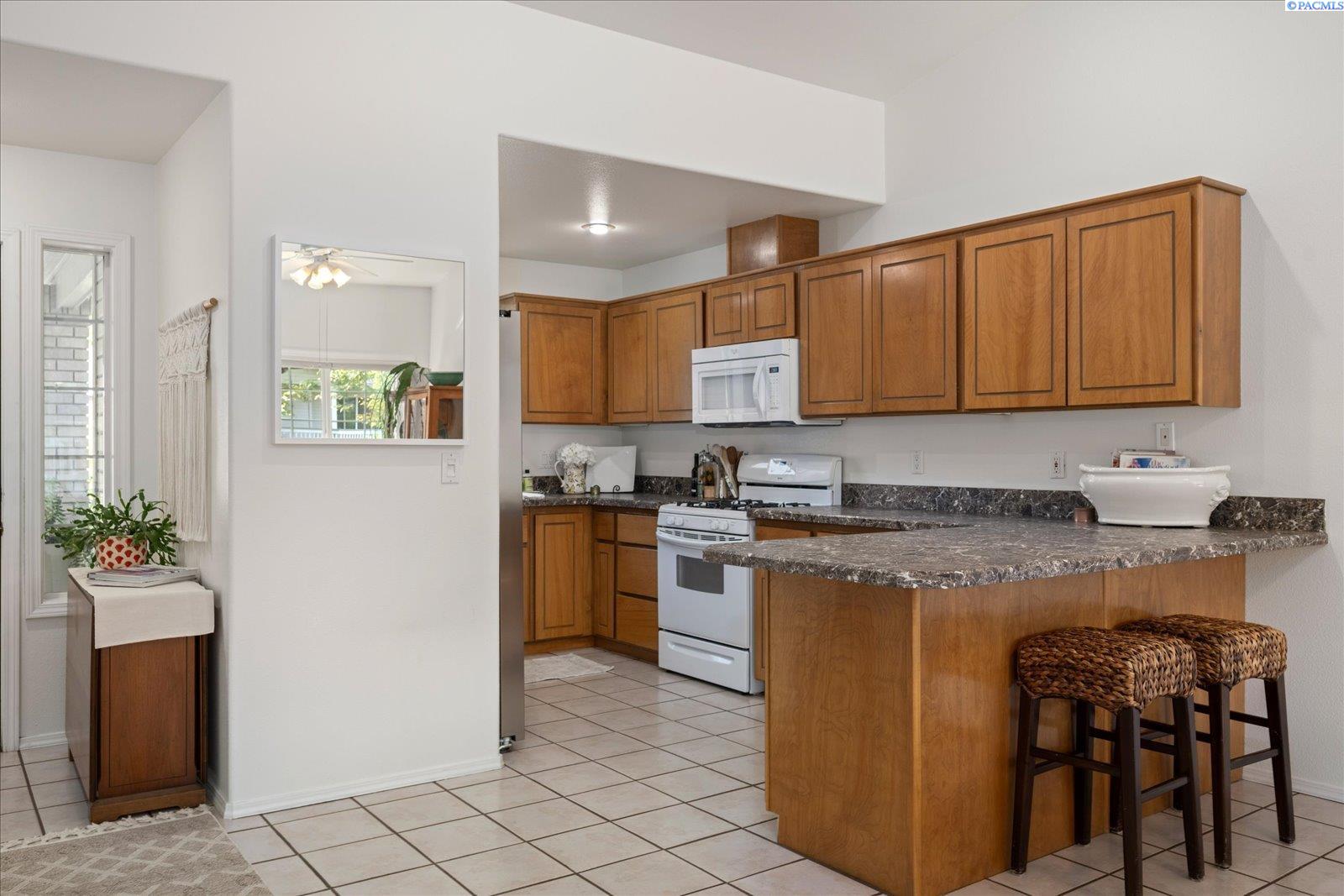 Photo 4 of Townhouse for sale at 105 Innisbrook Ln, Pasco, WA 99301 | MLS# PAC295657 | Listing updated on 2026-10-10