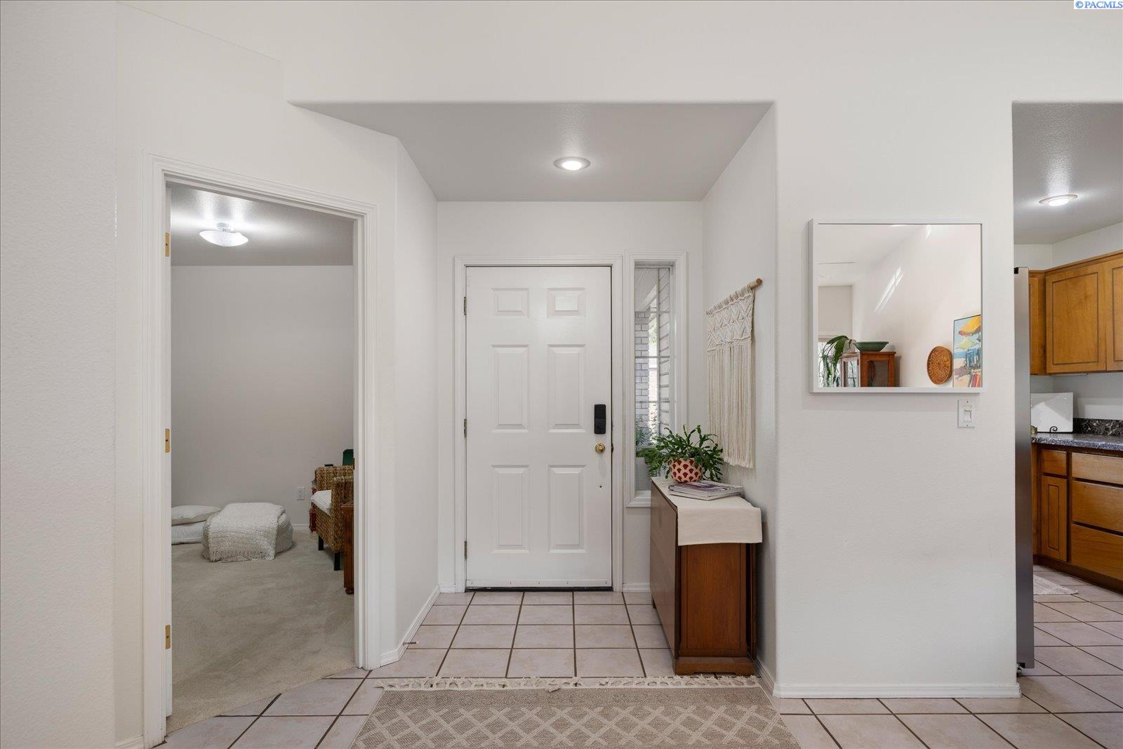 Photo 3 of Townhouse for sale at 105 Innisbrook Ln, Pasco, WA 99301 | MLS# PAC295657 | Listing updated on 2026-10-10