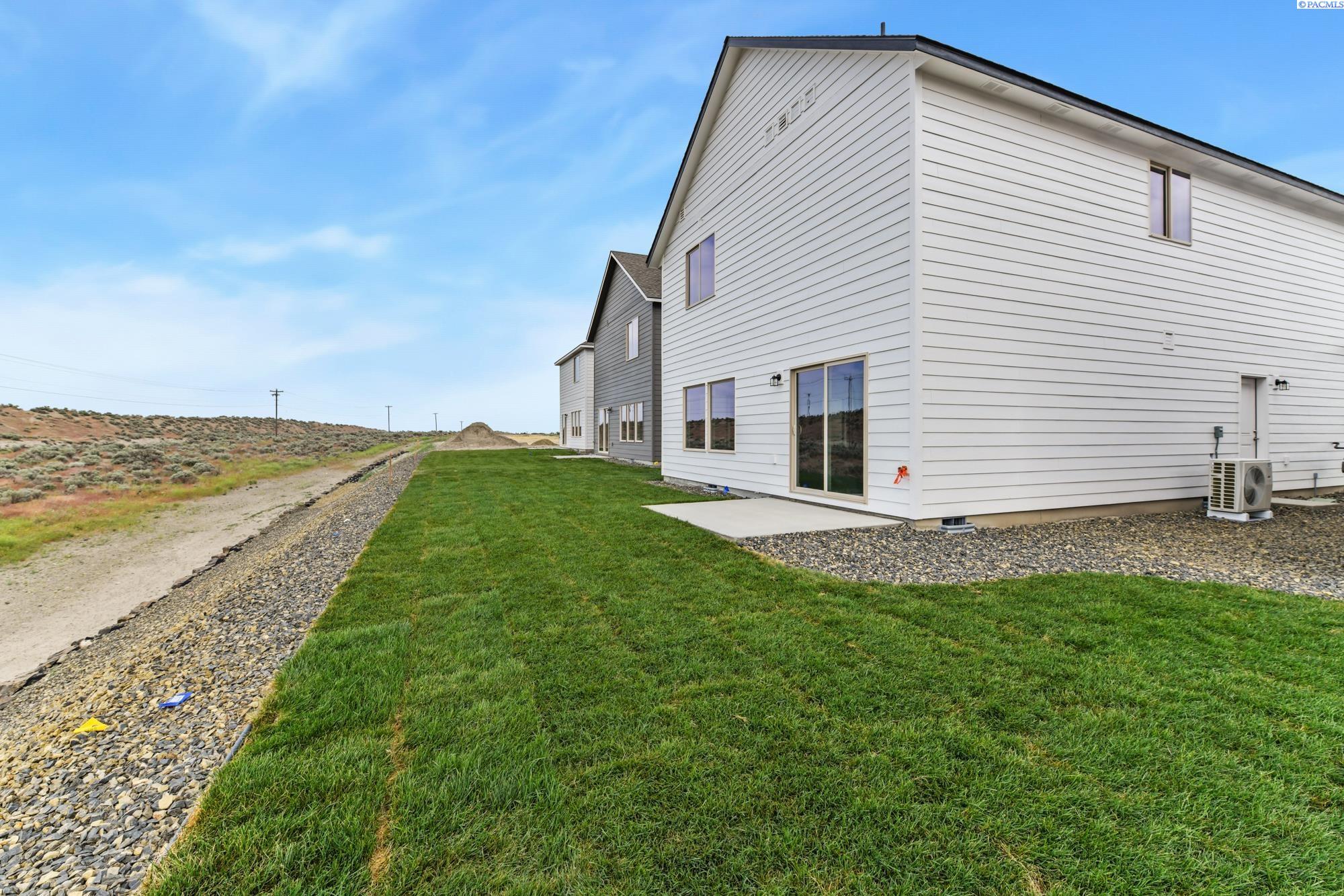 Photo 3 of Single family home for sale at 10490 W Clearwater Dr, Kennewick, WA 99336 | MLS# PAC295693 | Listing updated on 2026-09-19