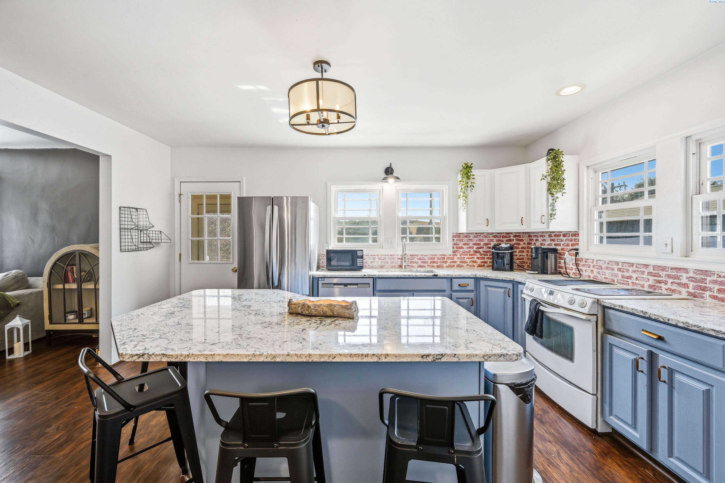 Photo 2 of Single family home for sale at 804 S Hillcrest Dr, Colfax, WA 99111 | MLS# PAC295714 | Listing updated on 2026-10-24