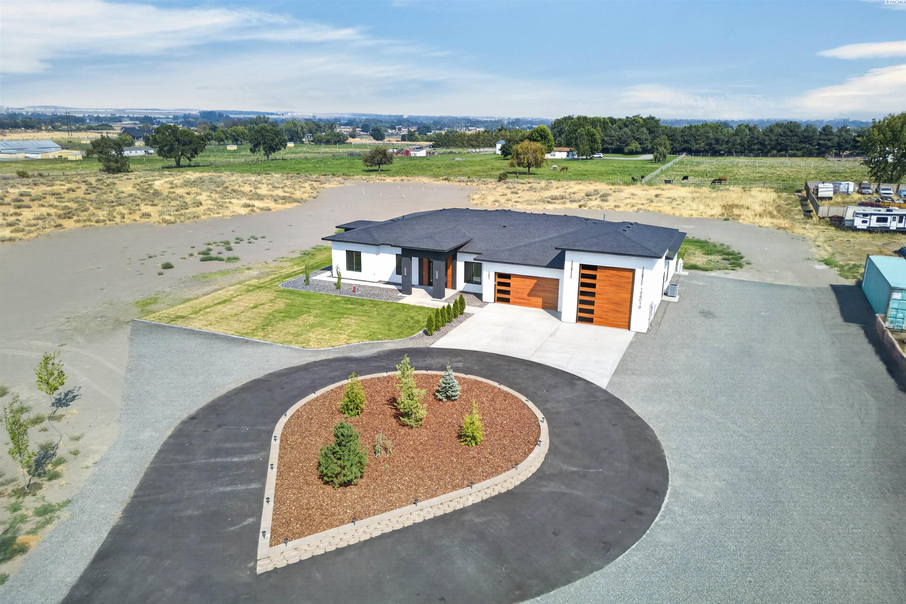 Photo 2 of Single family home for sale at 194010 27th Avenue, Kennewick, WA 99337 | MLS# PAC295715 | Listing updated on 2026-08-21