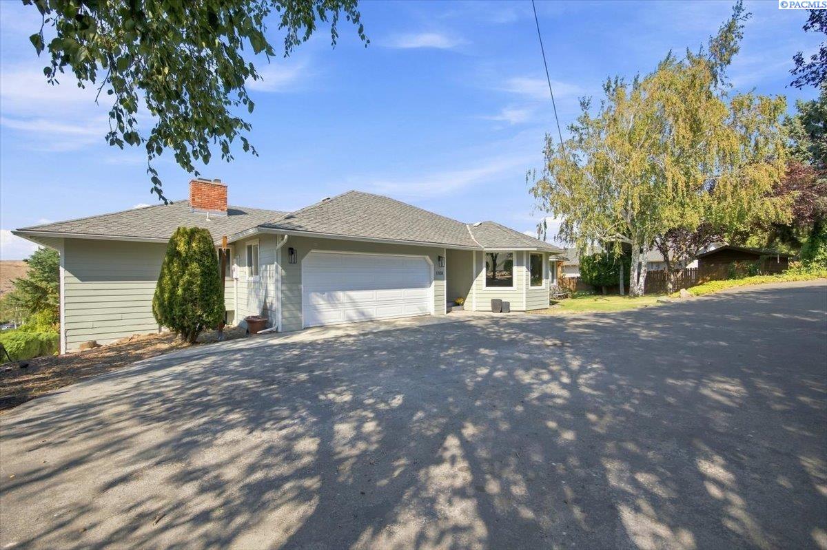 Photo 2 of Single family home for sale at 1104 Fellows Dr, Yakima, WA 98908 | MLS# PAC295729 | Listing updated on 2026-08-21