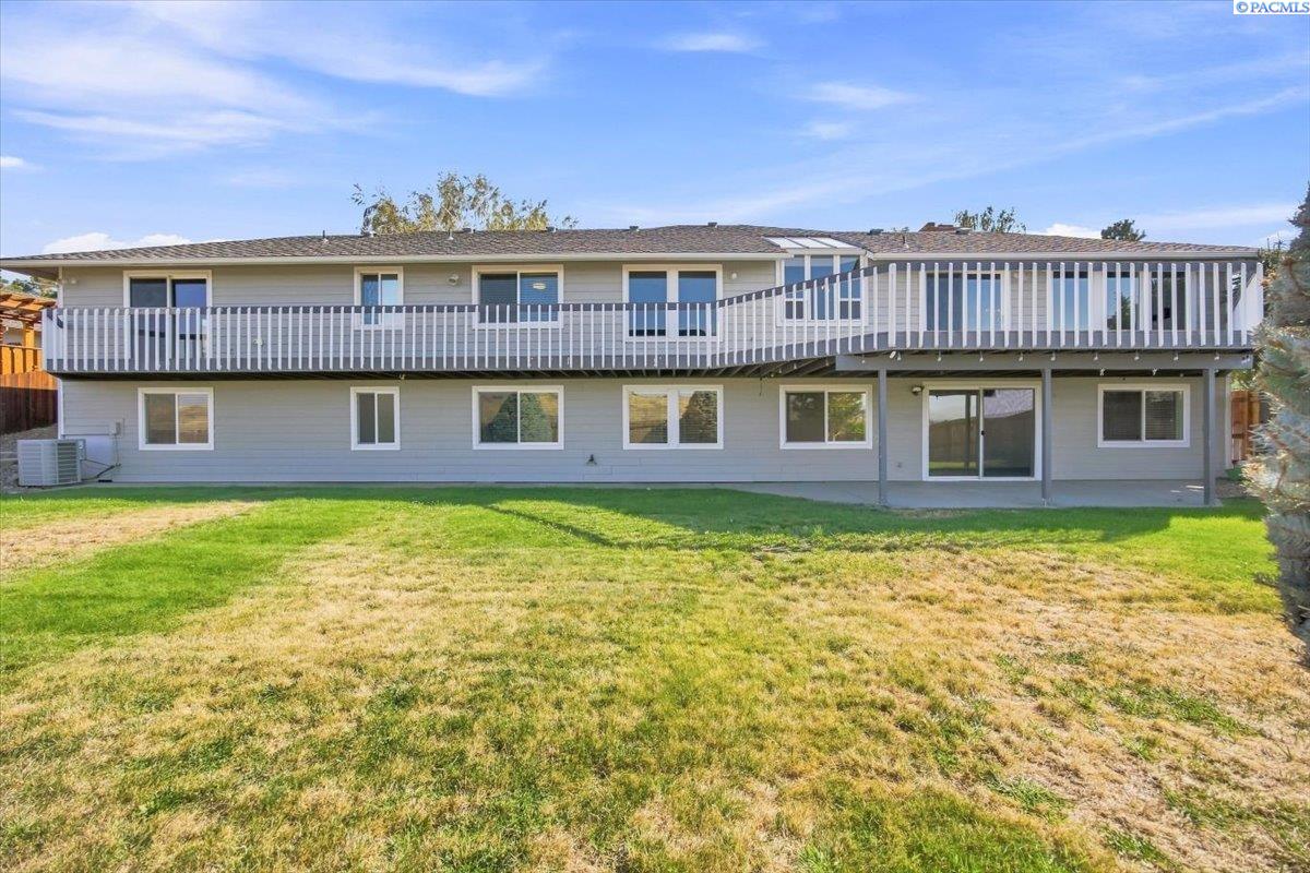 Photo 3 of Single family home for sale at 1104 Fellows Dr, Yakima, WA 98908 | MLS# PAC295729 | Listing updated on 2026-08-21