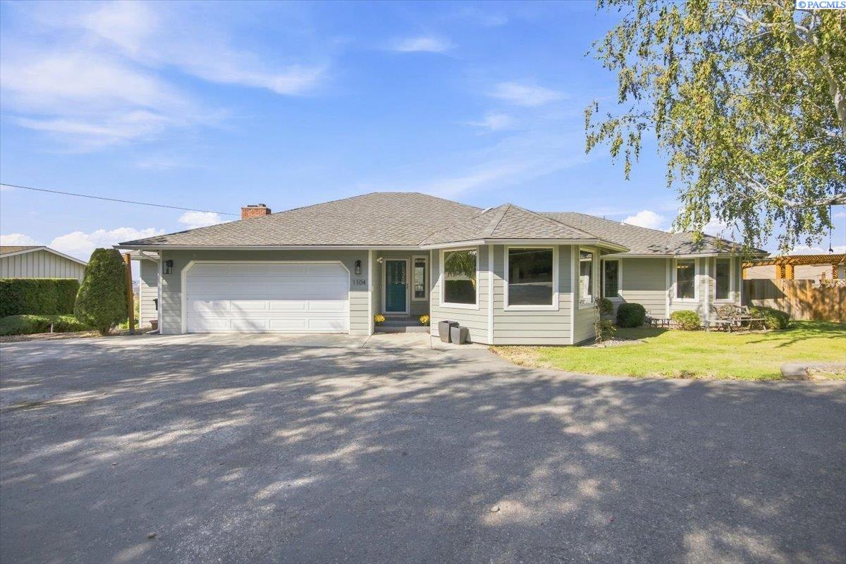 Photo 1 of Single family home for sale at 1104 Fellows Dr, Yakima, WA 98908 | MLS# PAC295729 | Listing updated on 2026-08-21