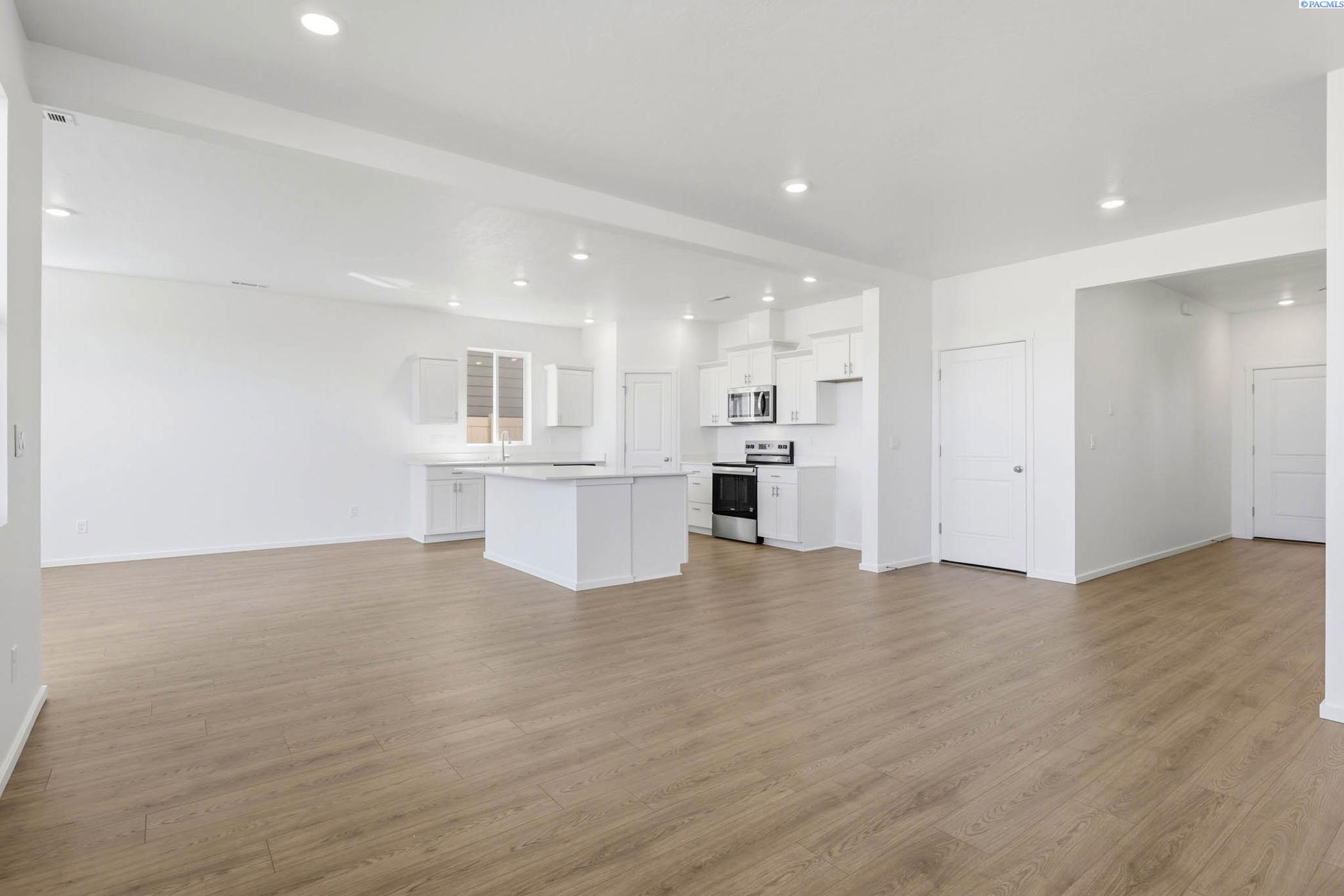 Photo 2 of Single family home for sale at 6527 Polar Dr, Pasco, WA 99301 | MLS# PAC295779 | Listing updated on 2026-10-11