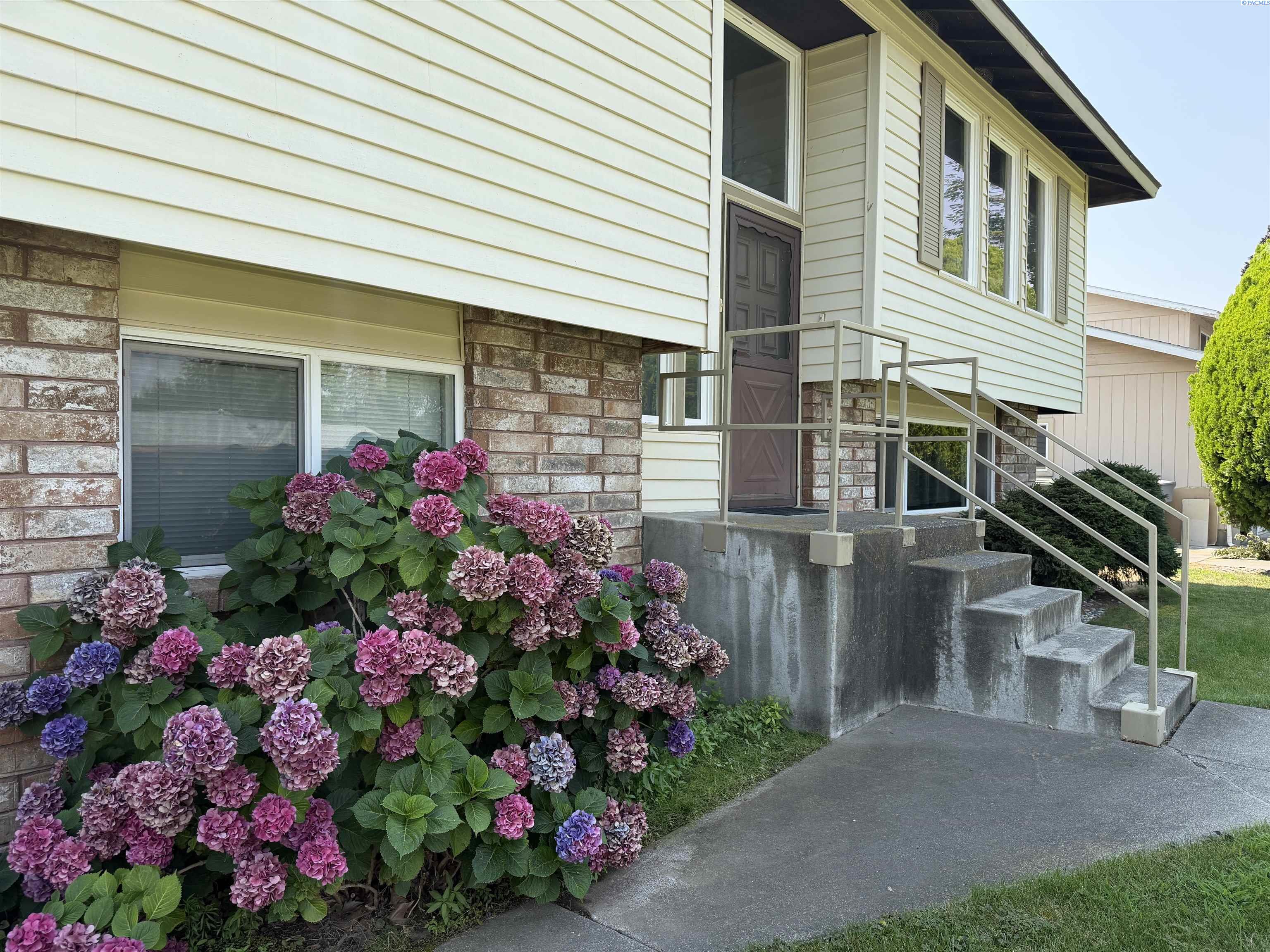 Photo 3 of Single family home for sale at 621 Saint St, Richland, WA 99354 | MLS# PAC295787 | Listing updated on 2026-09-05