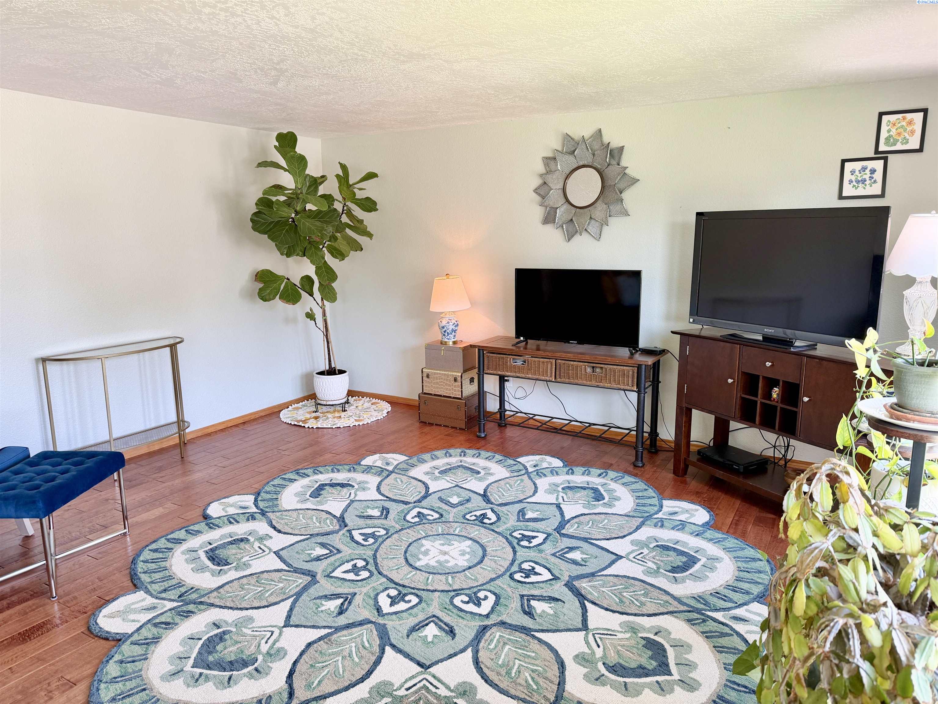 Photo 3 of Single family home for sale at 621 Saint St, Richland, WA 99354 | MLS# PAC295787 | Listing updated on 2026-09-05