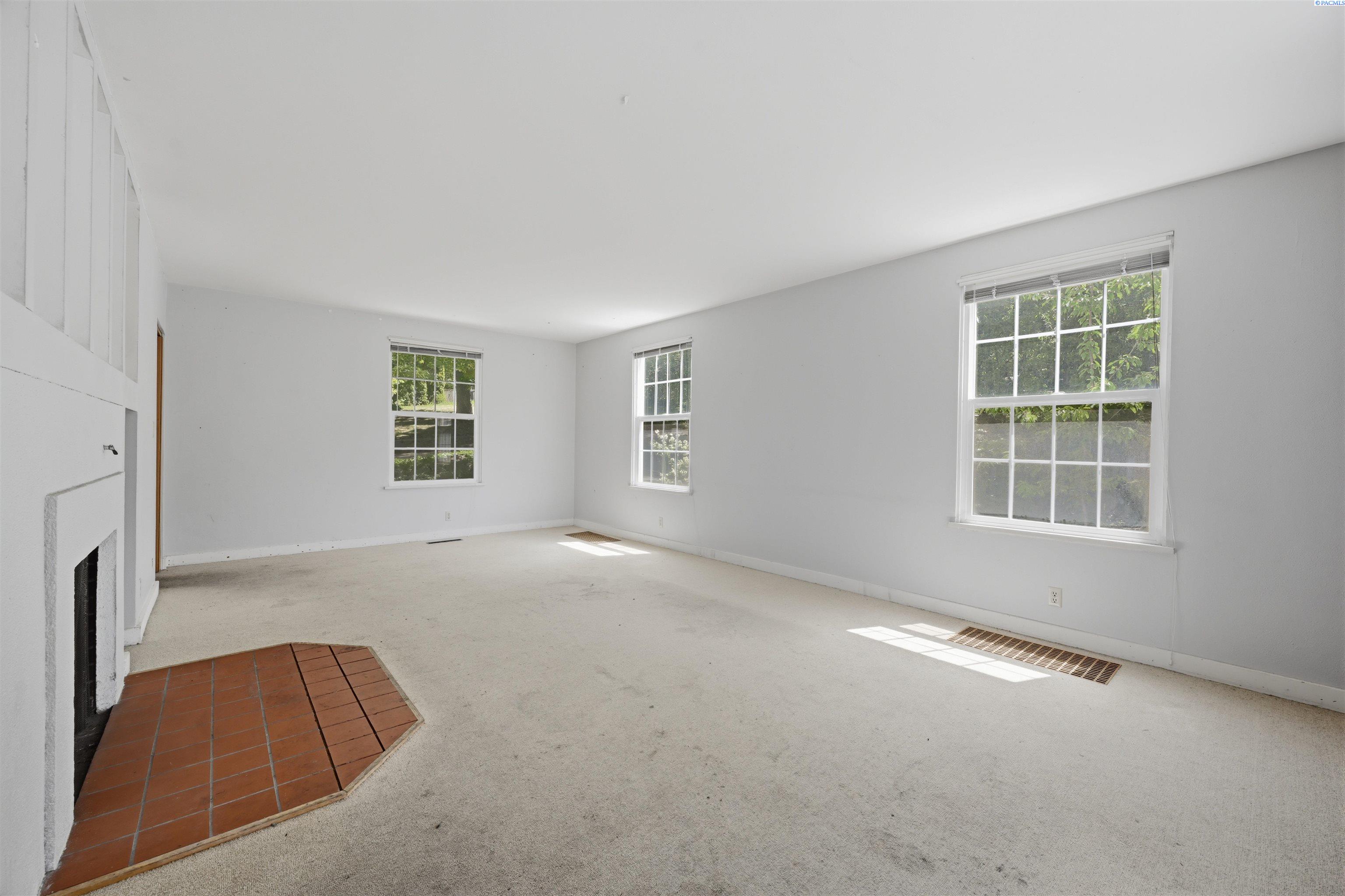 Photo 4 of Multi family home for sale at 1055 NE Indiana St, Pullman, WA 99163 | MLS# PAC295861 | Listing updated on 2026-08-22