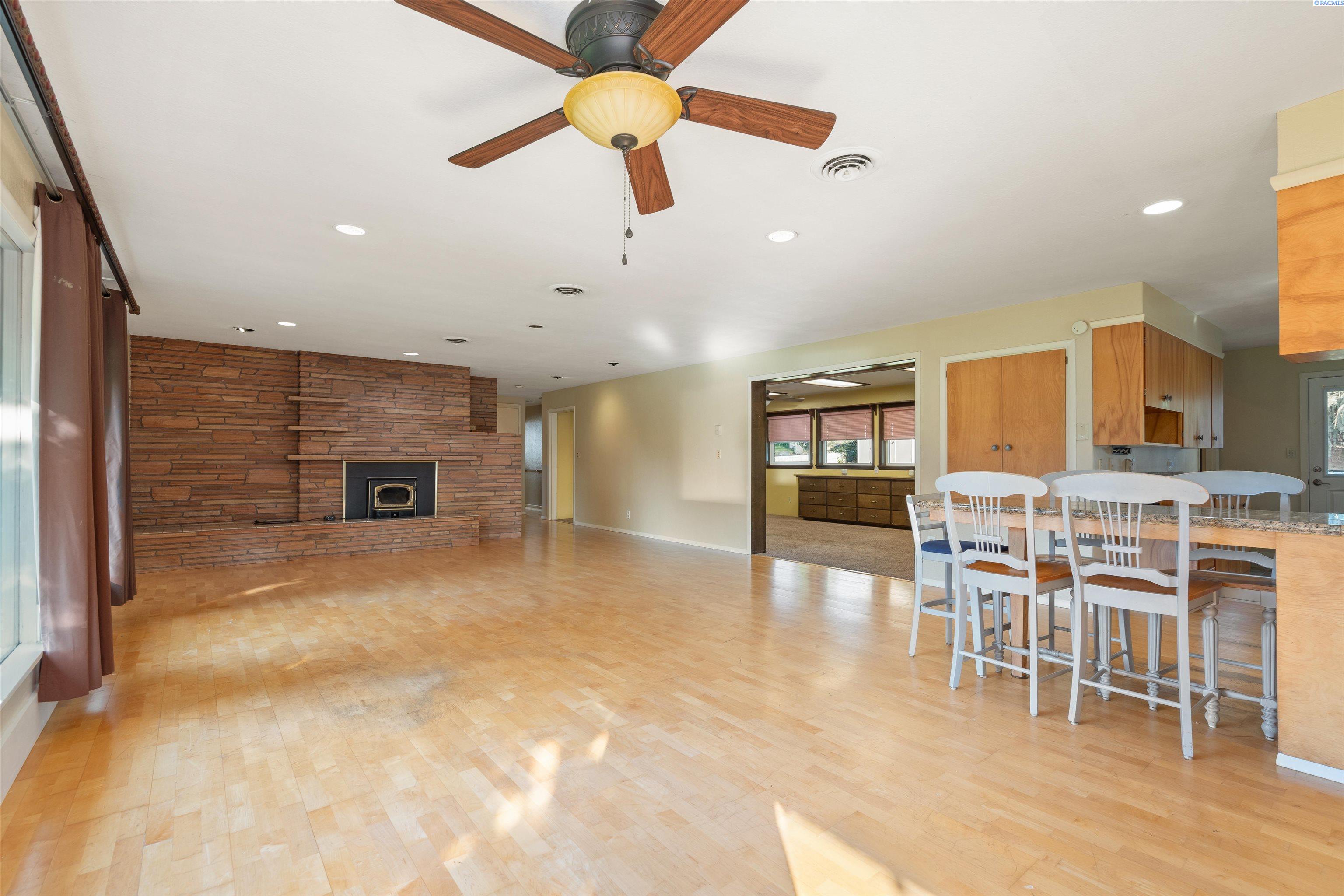 Photo 4 of Single family home for sale at 1059 Parker Ct, Prosser, WA 99350 | MLS# PAC295872 | Listing updated on 2026-09-16