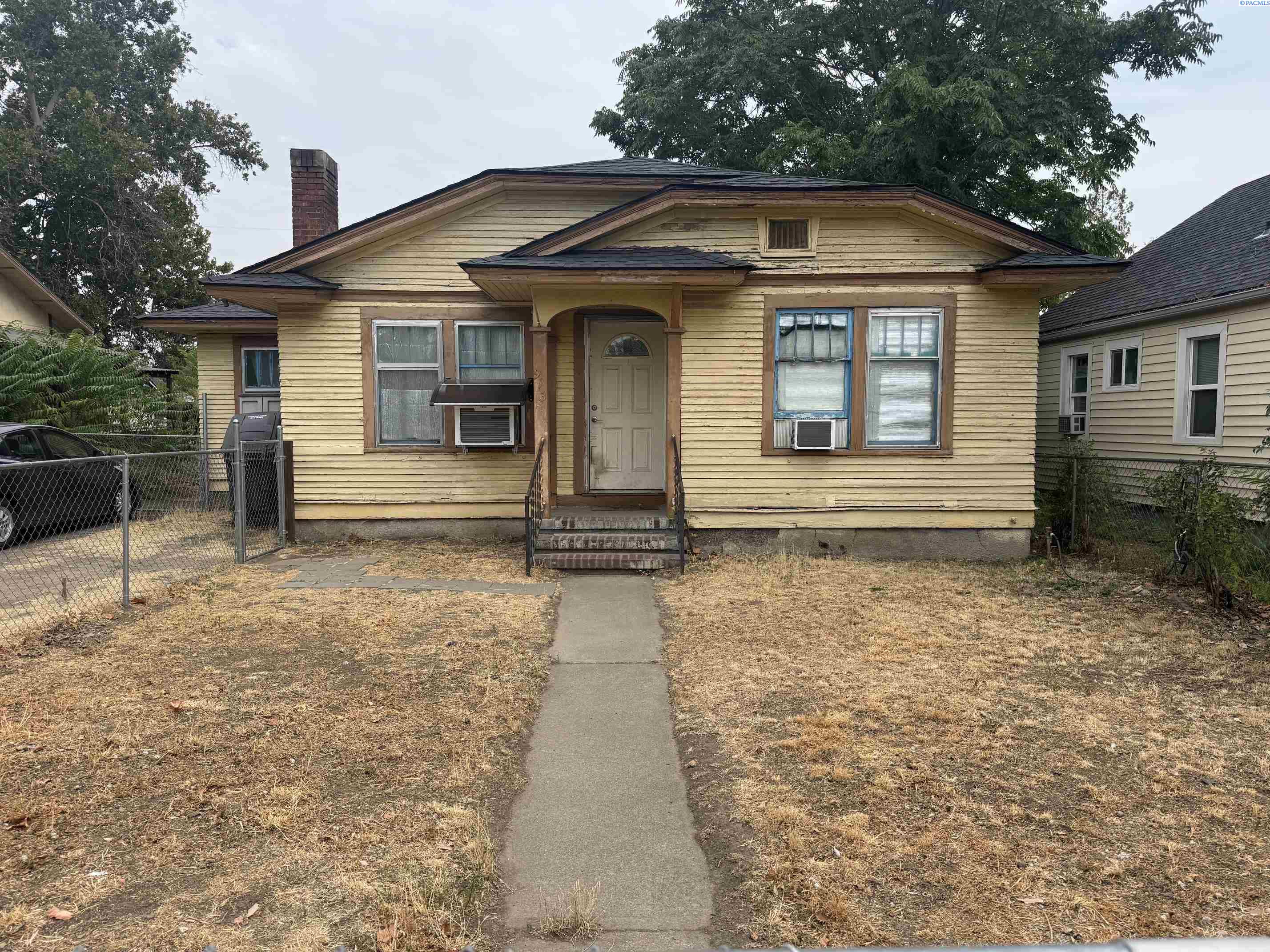 Photo 1 of Sale Pending at 913 S 3rd Avenue, Yakima, WA 98902 | MLS# PAC295879 | Listing updated on 2026-10-10