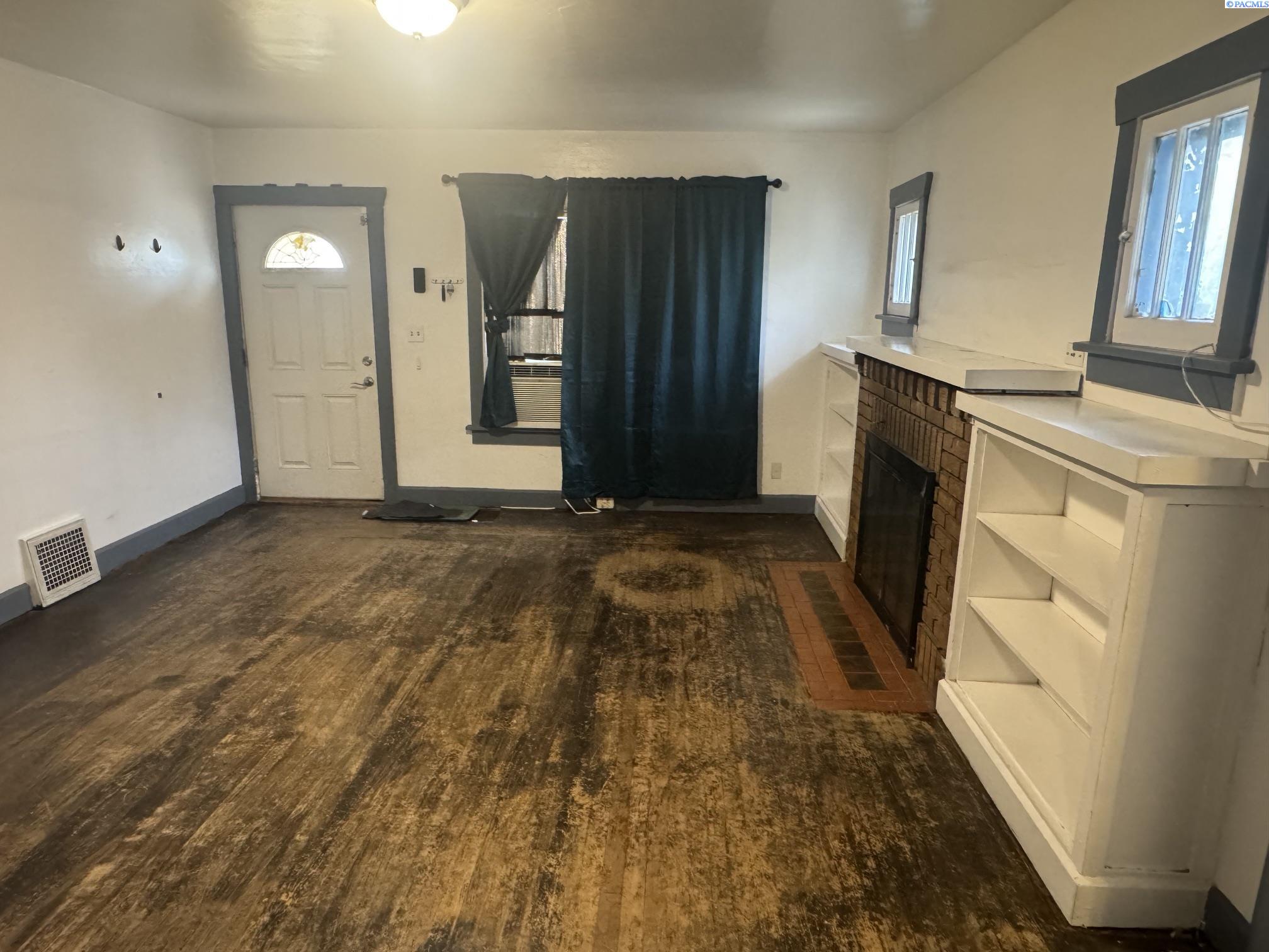 Photo 3 of Sale Pending at 913 S 3rd Avenue, Yakima, WA 98902 | MLS# PAC295879 | Listing updated on 2026-10-10
