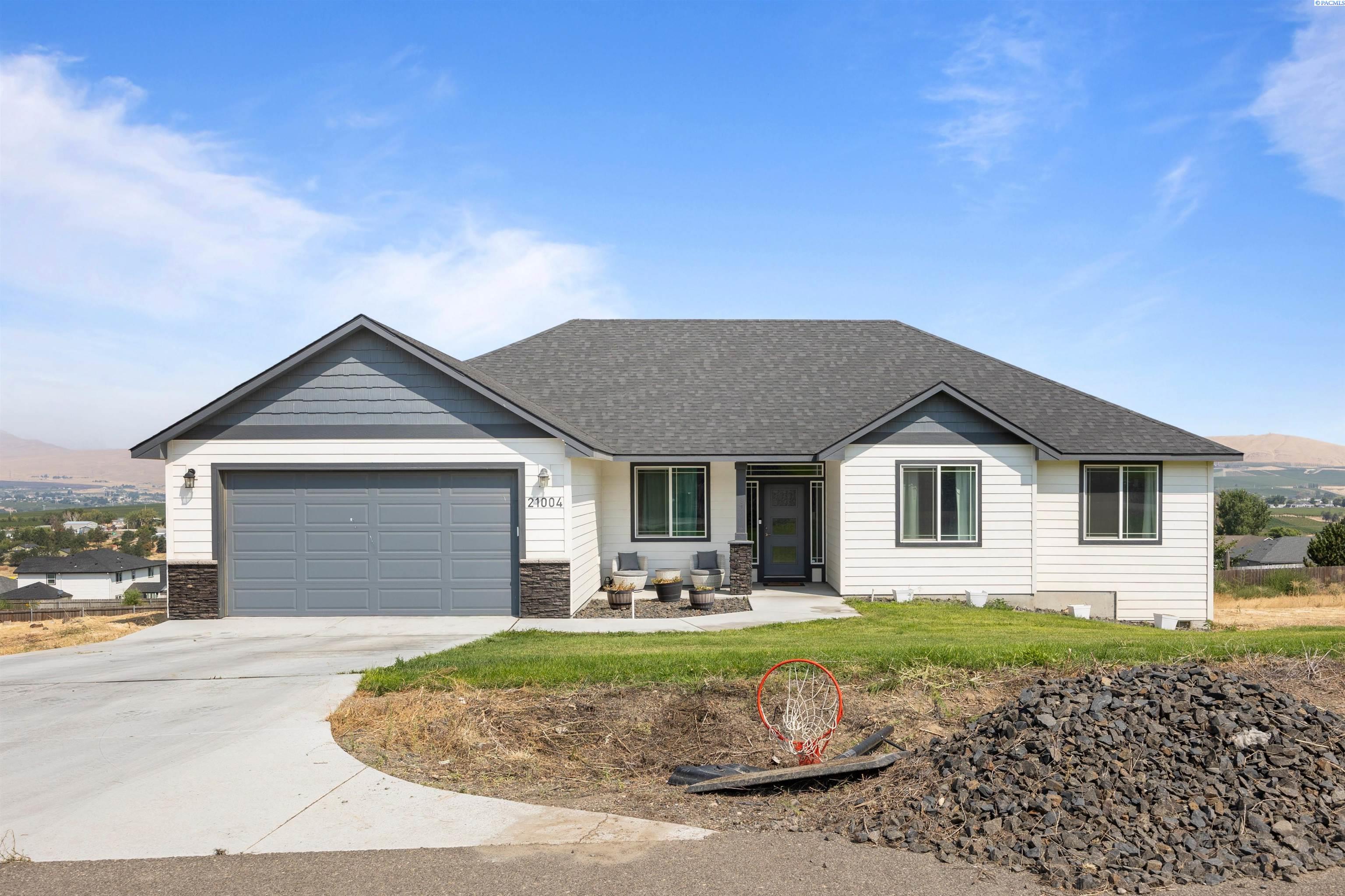 Photo 1 of Single family home for sale at 21004 E Plum Pl, Benton City, WA 99320 | MLS# PAC295884 | Listing updated on 2026-10-09