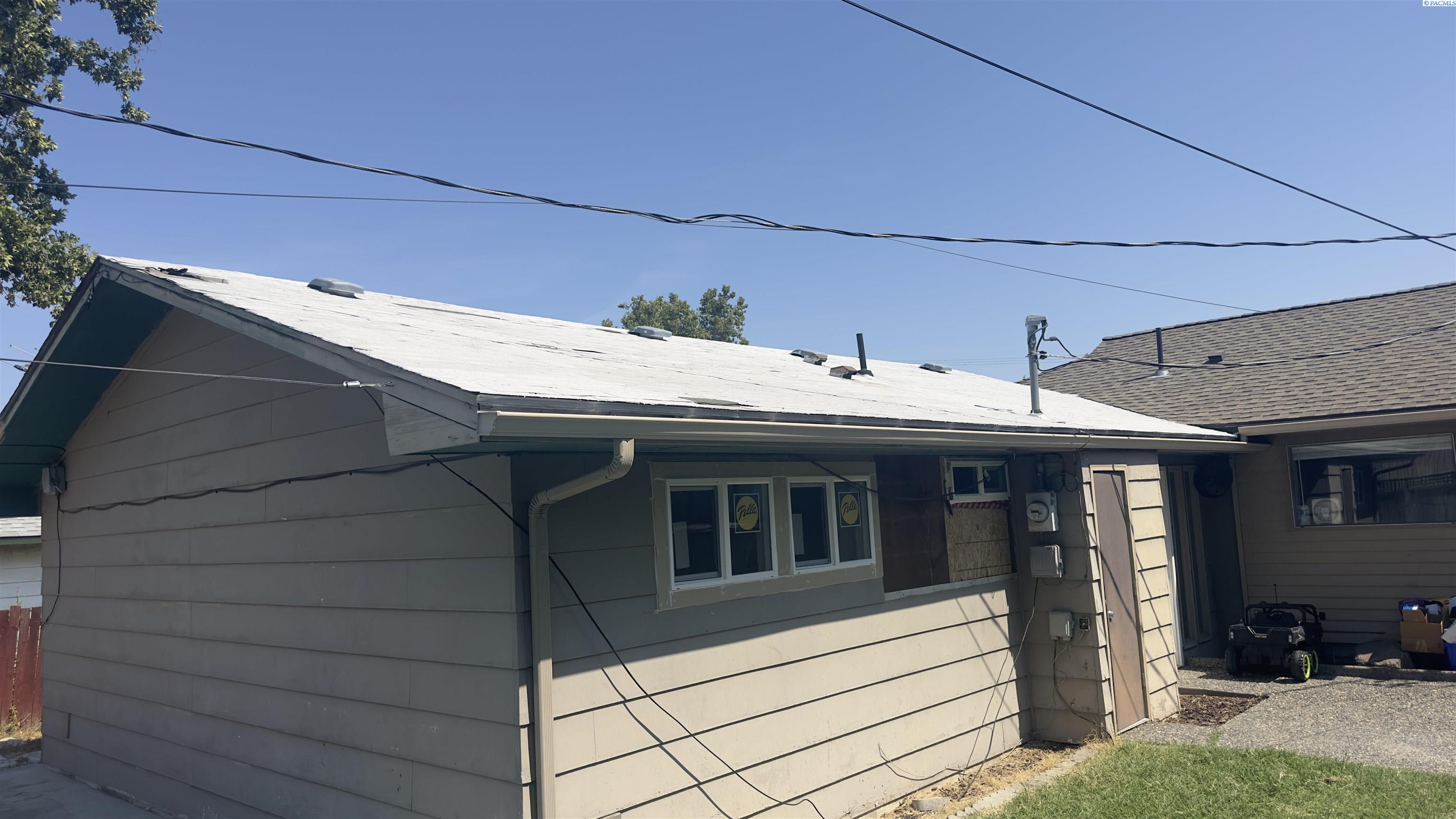 Photo 2 of Multi family home for sale at 208 S Dawes, Kennewick, WA | MLS# PAC295898 | Listing updated on 2026-08-30