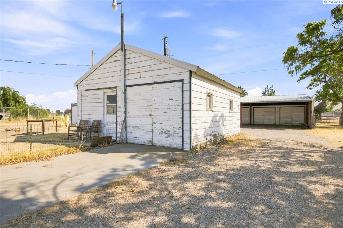 Photo 2 of Single family home for sale at 225209 E Main St, Kennewick, WA 99337 | MLS# PAC295949 | Listing updated on 2026-10-04