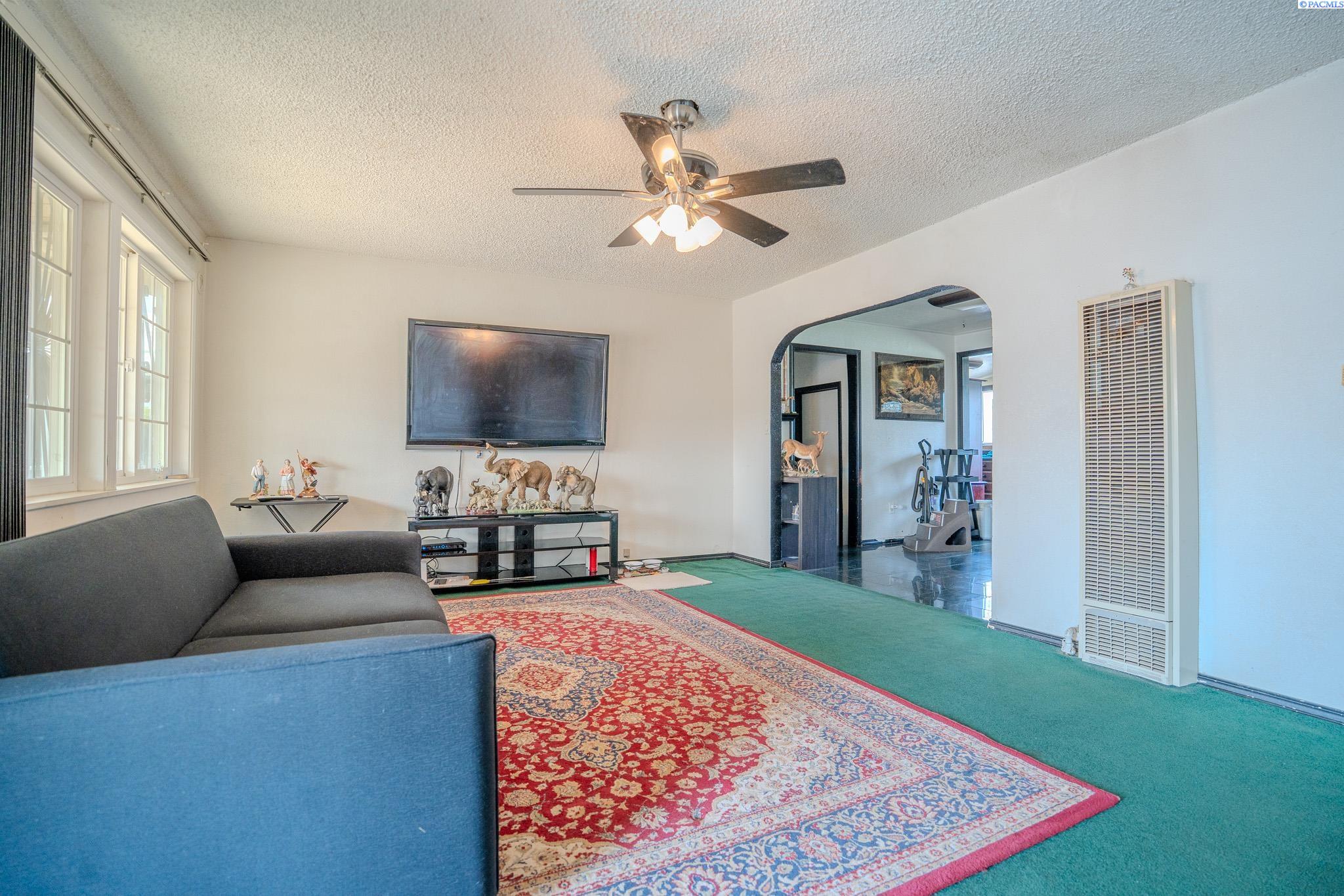 Photo 3 of Single family home for sale at 1502 Sunnyside Mabton Rd, Sunnyside, WA 98944 | MLS# PAC295996 | Listing updated on 2026-10-03