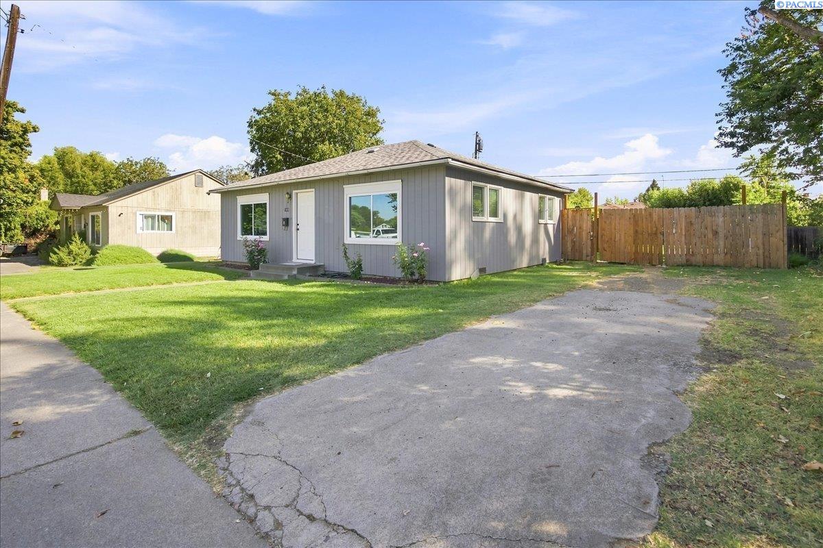 Photo 3 of Single family home for sale at 1909 W 3rd Avenue, Kennewick, WA 99336 | MLS# PAC296021 | Listing updated on 2026-09-08