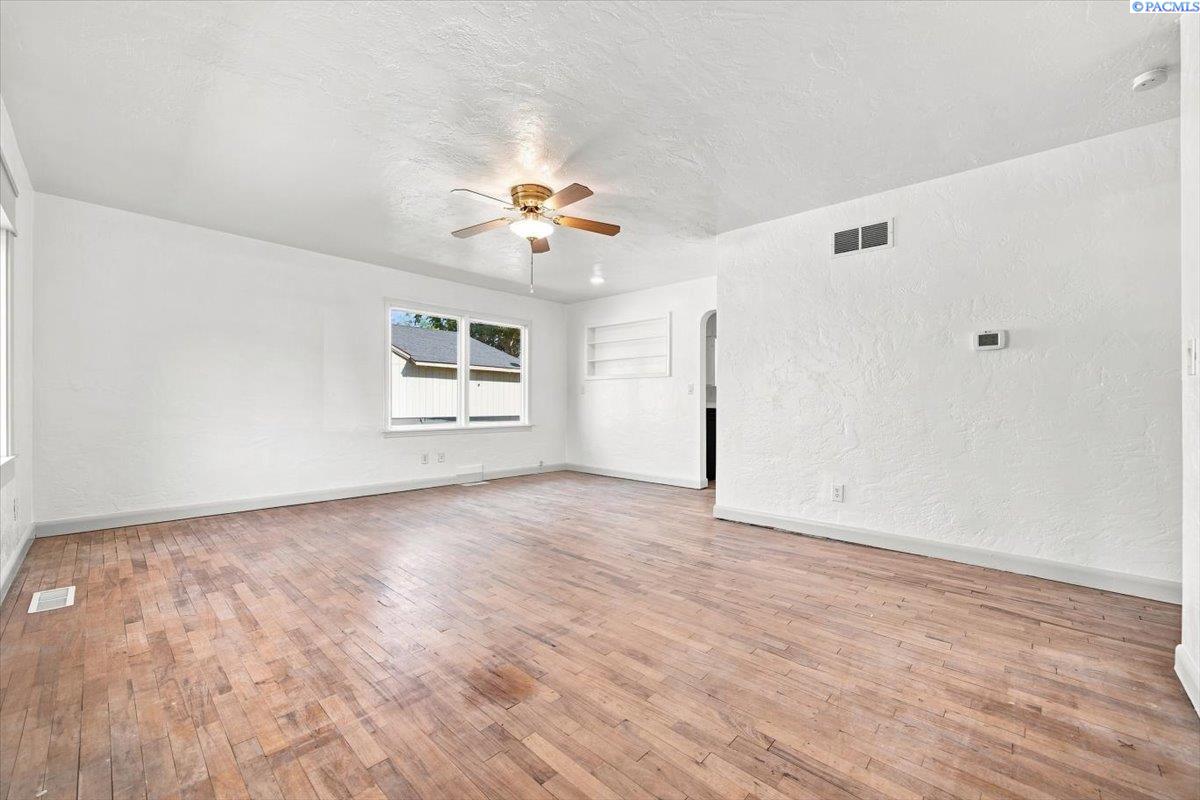 Photo 3 of Single family home for sale at 1909 W 3rd Avenue, Kennewick, WA 99336 | MLS# PAC296021 | Listing updated on 2026-09-08