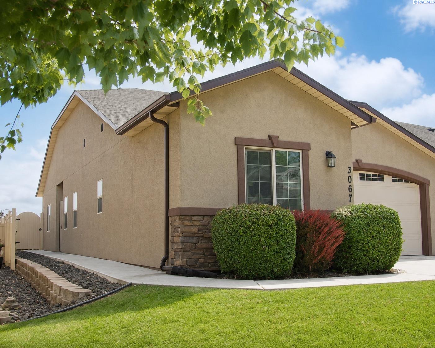 Townhouse for sale at 3067 S Dennis Pl, Kennewick, WA 99337 | MLS# PAC296073