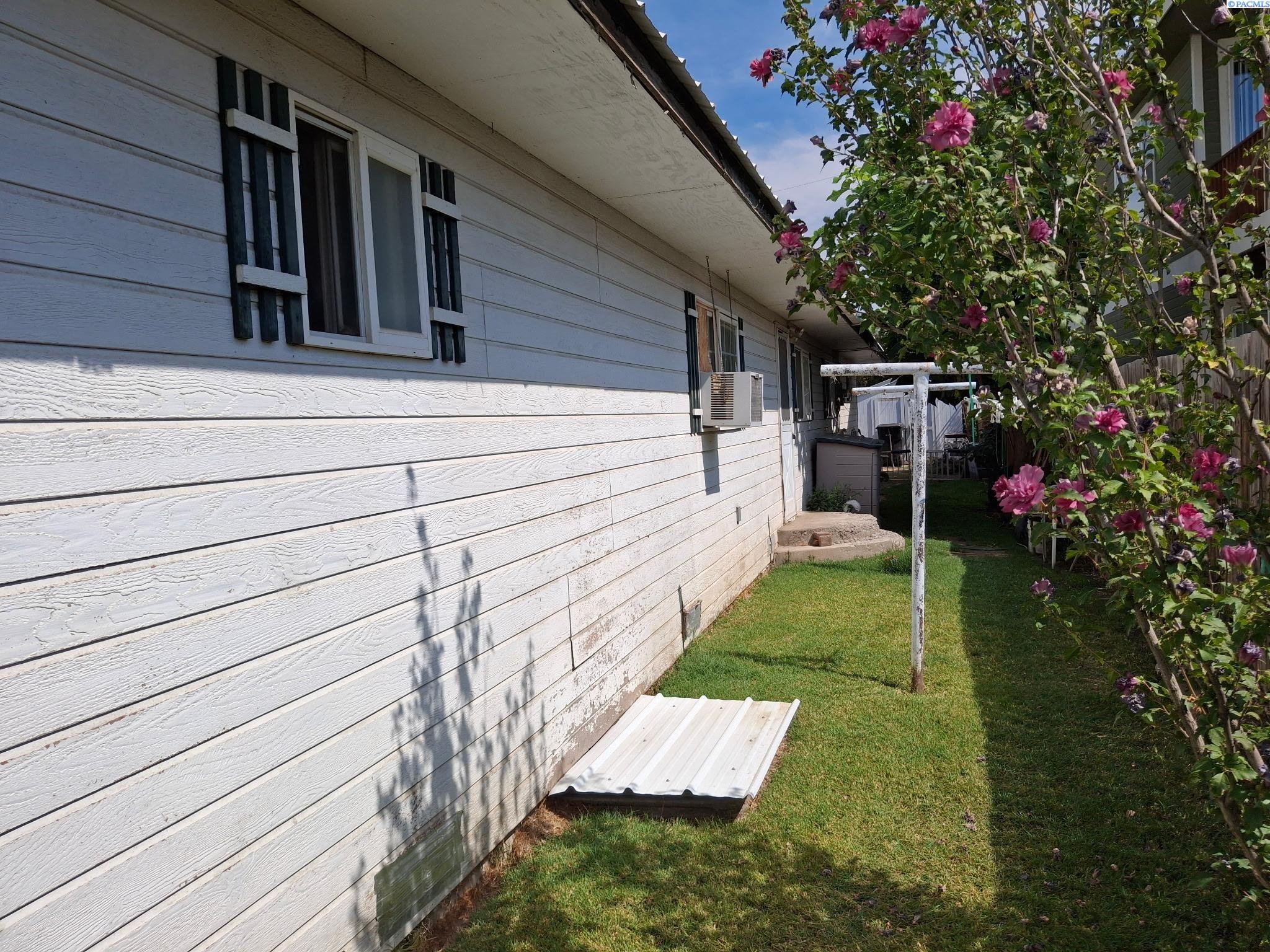 Photo 3 of Single family home for sale at 102 S G St, Toppenish, WA 98948 | MLS# PAC296085 | Listing updated on 2026-10-09