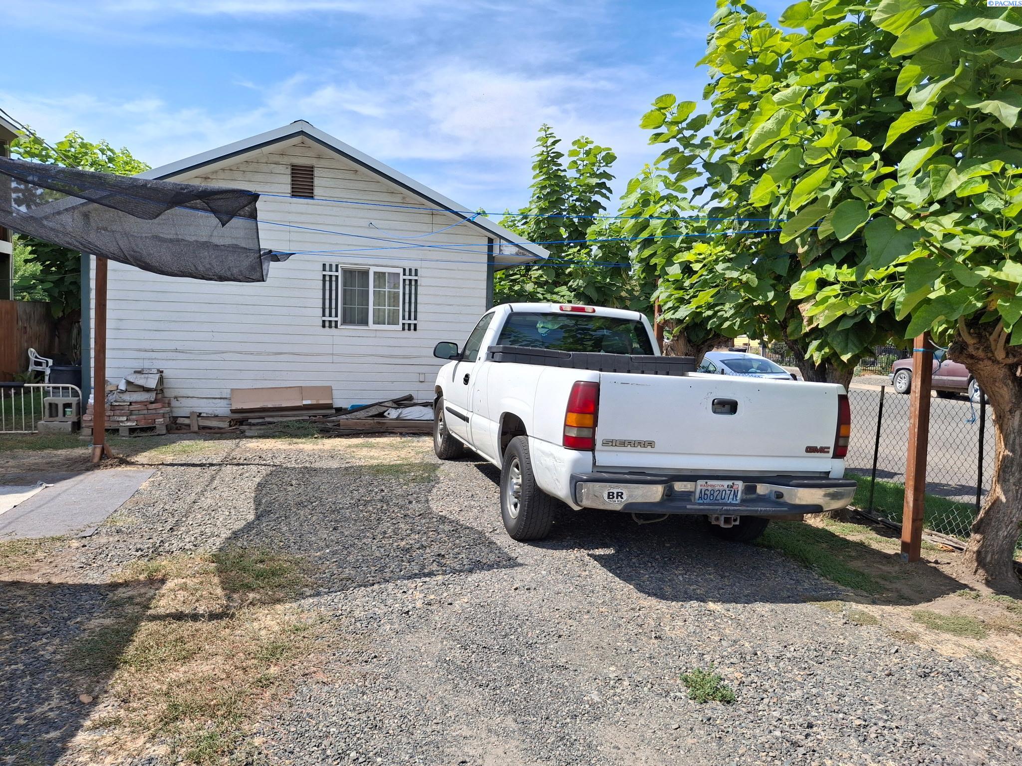 Photo 4 of Single family home for sale at 102 S G St, Toppenish, WA 98948 | MLS# PAC296085 | Listing updated on 2026-10-09
