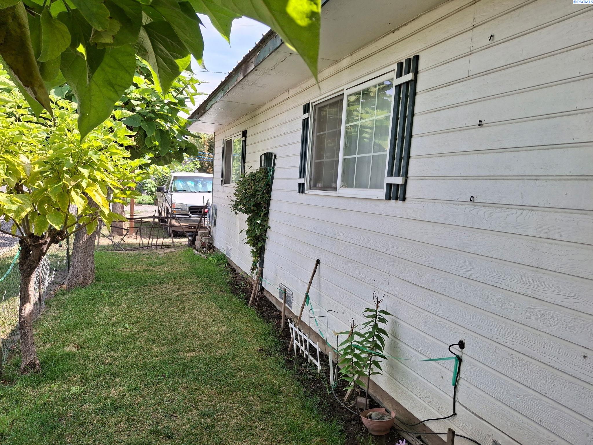 Photo 2 of Single family home for sale at 102 S G St, Toppenish, WA 98948 | MLS# PAC296085 | Listing updated on 2026-10-09