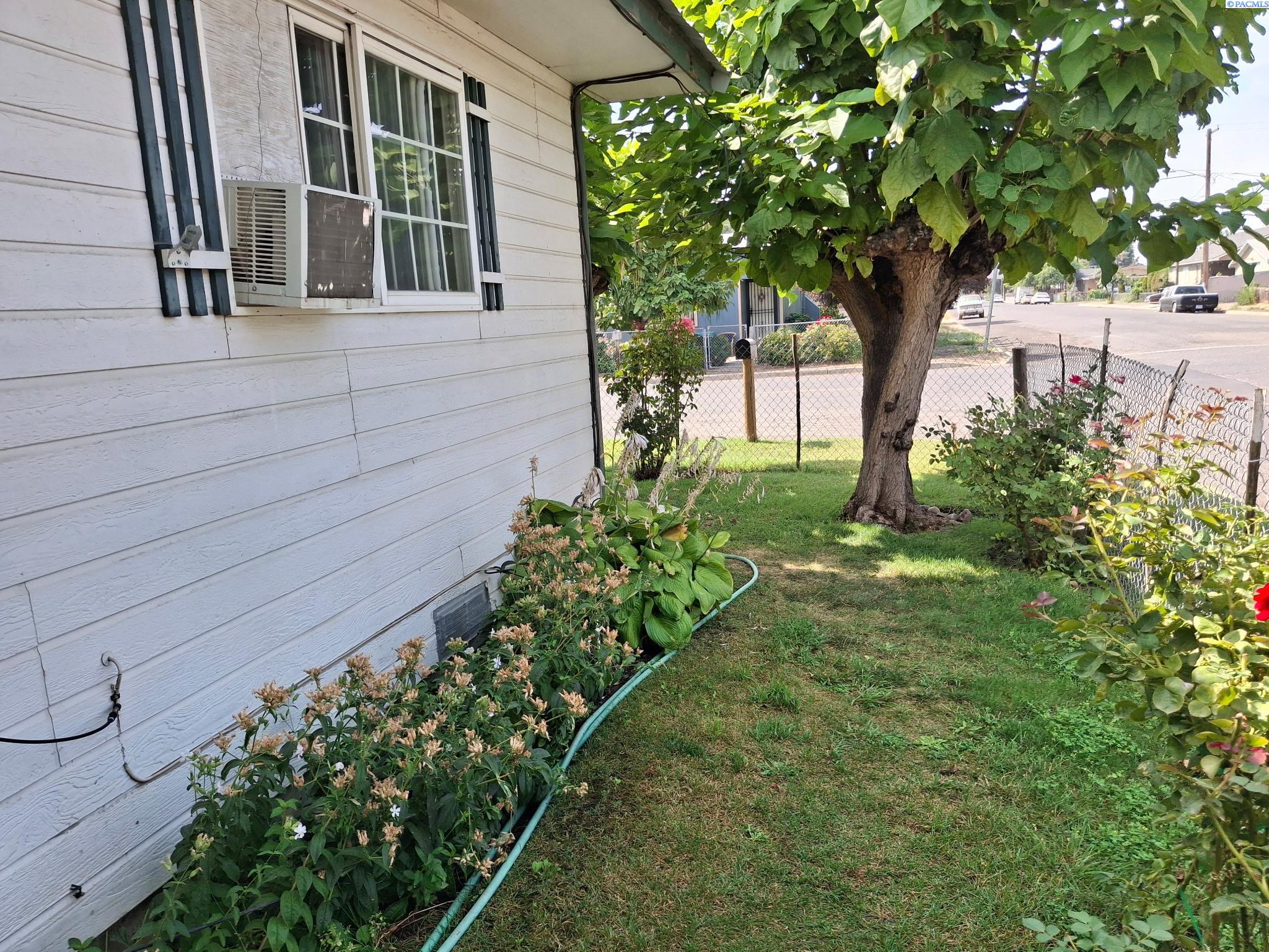 Photo 3 of Single family home for sale at 102 S G St, Toppenish, WA 98948 | MLS# PAC296085 | Listing updated on 2026-10-09