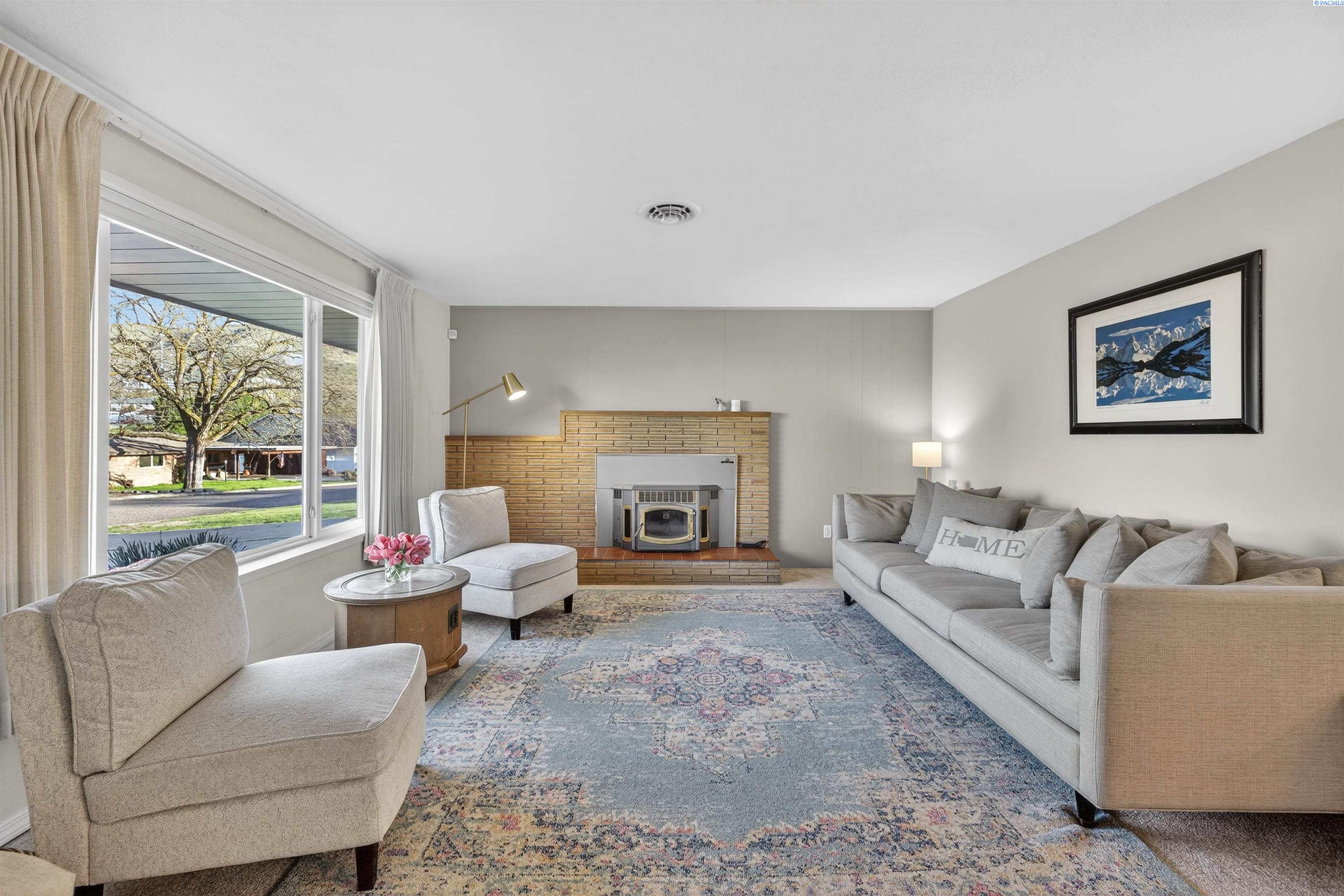 Photo 2 of Single family home for sale at 935 Parkside Dr, Prosser, WA 99350 | MLS# PAC296087 | Listing updated on 2026-09-30